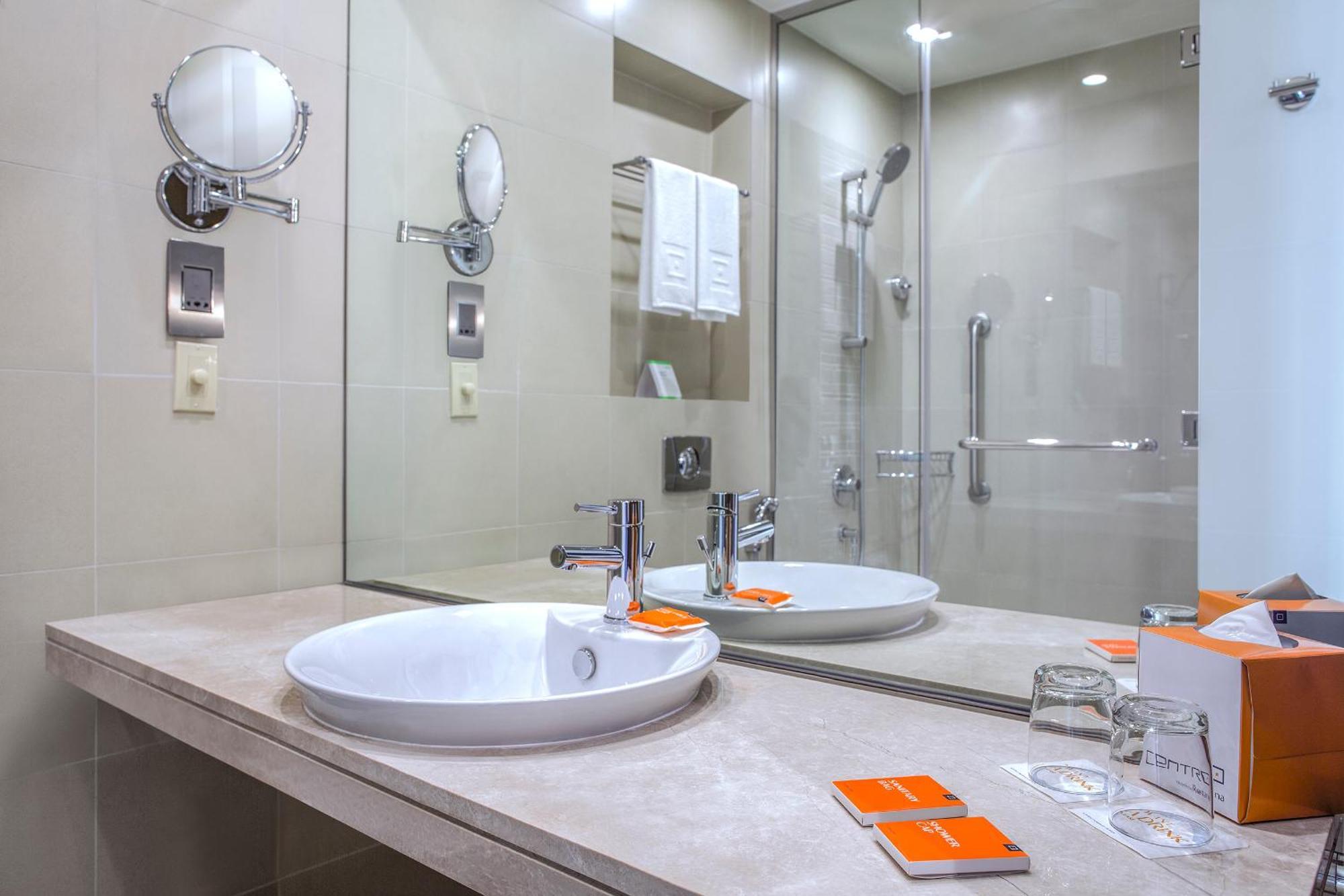 Centro Room – Queen Bed