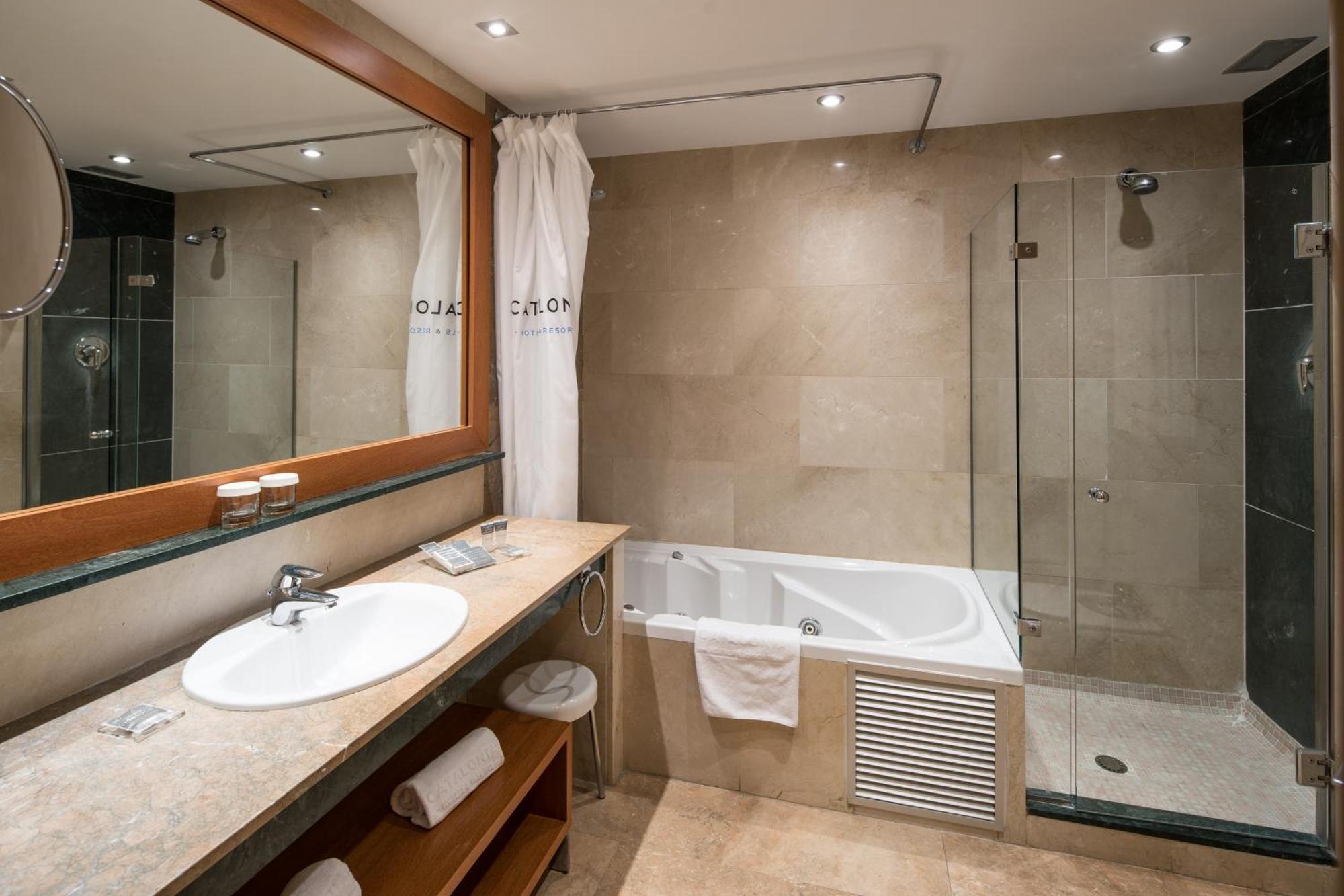 Superior Double Room with Terrace,693157287:JPEG