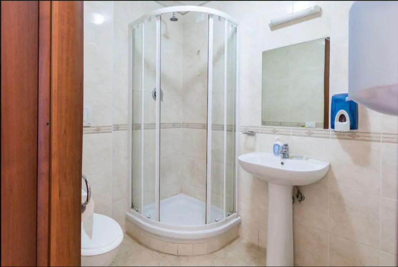 Double or Twin Room Private Bathroom