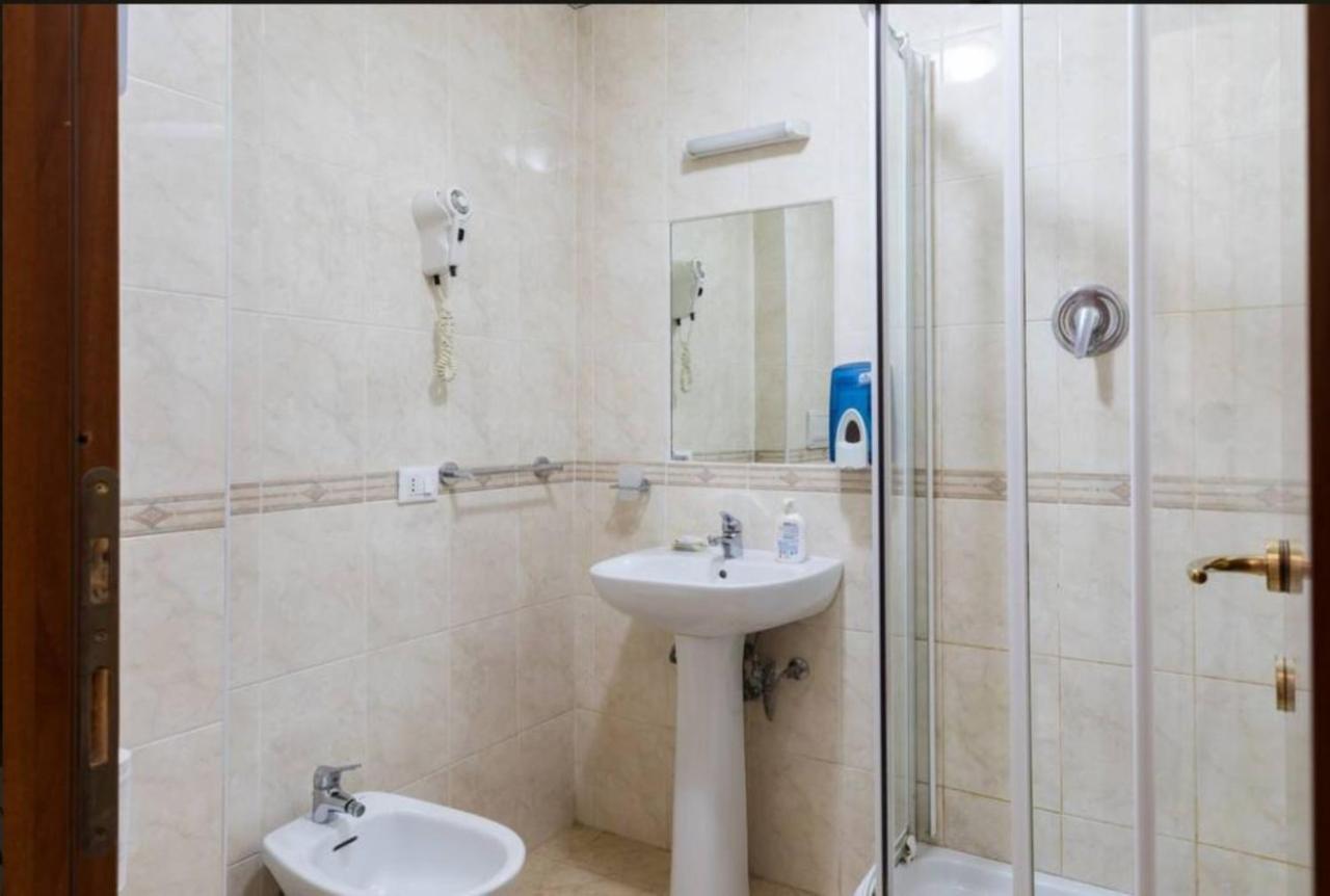 Single Room with Private Bathroom,696704739:JPEG