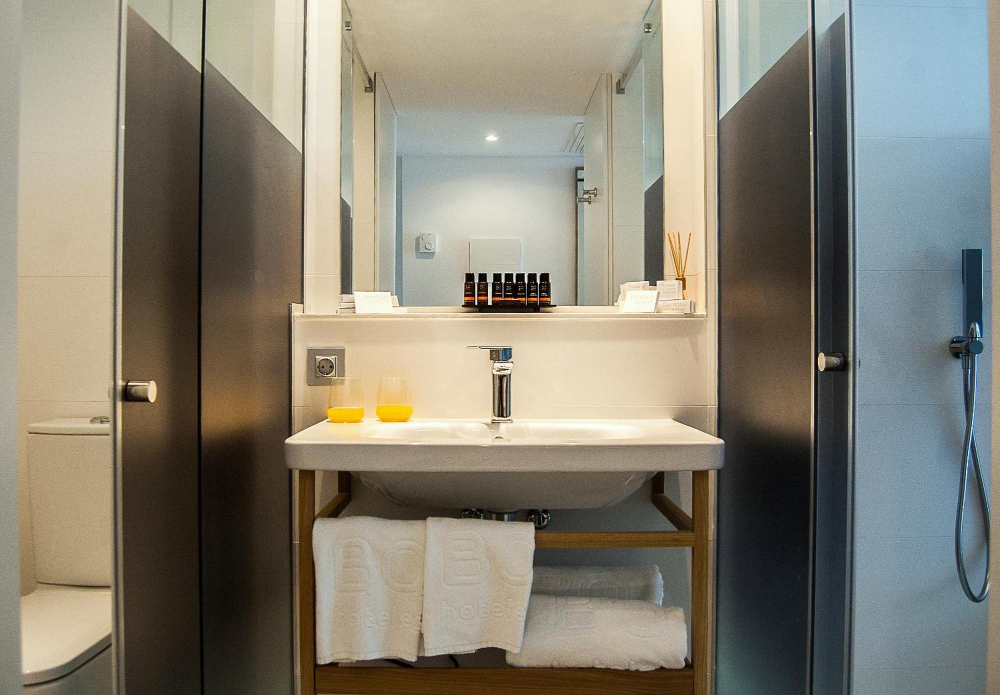 Double Room with Street View