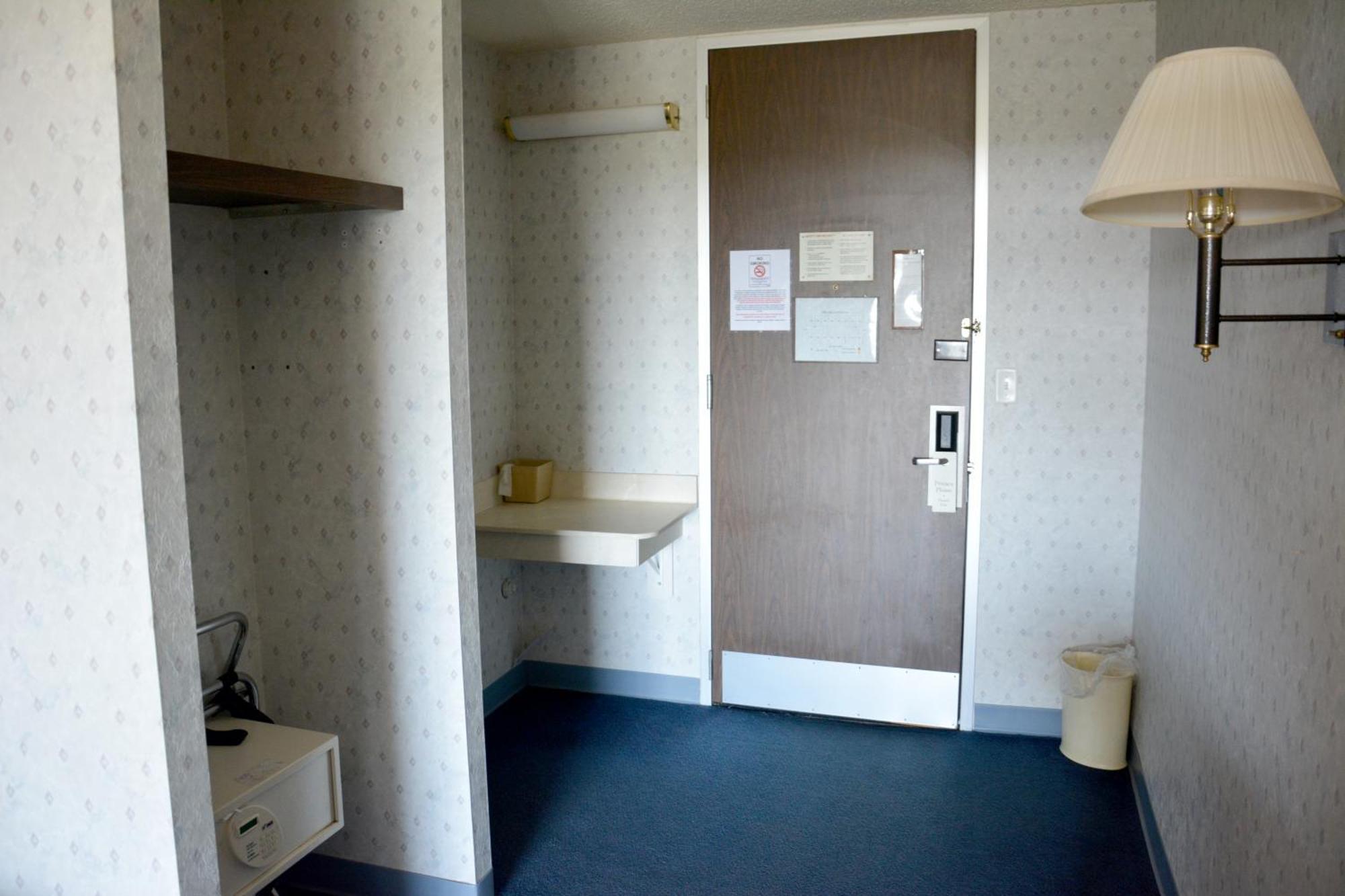 Queen Room with Two Queen Beds - Non-Smoking,820192271:JPEG