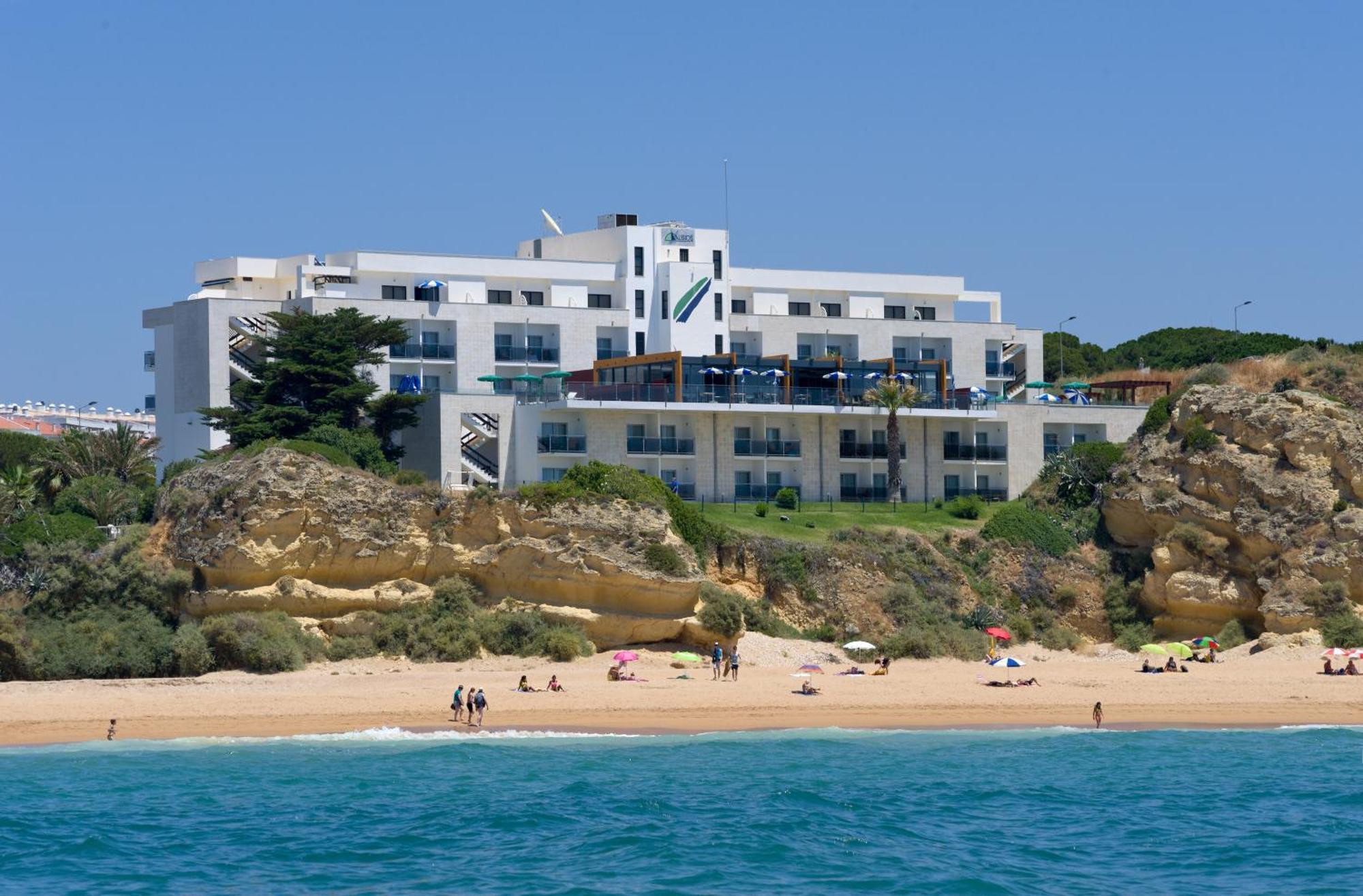 Quarto com 2 Camas de Solteiro e Vista do Mar
