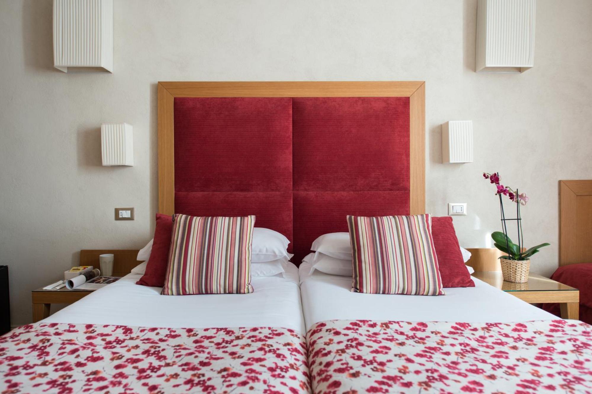 Double or Twin Room,705376624:JPEG