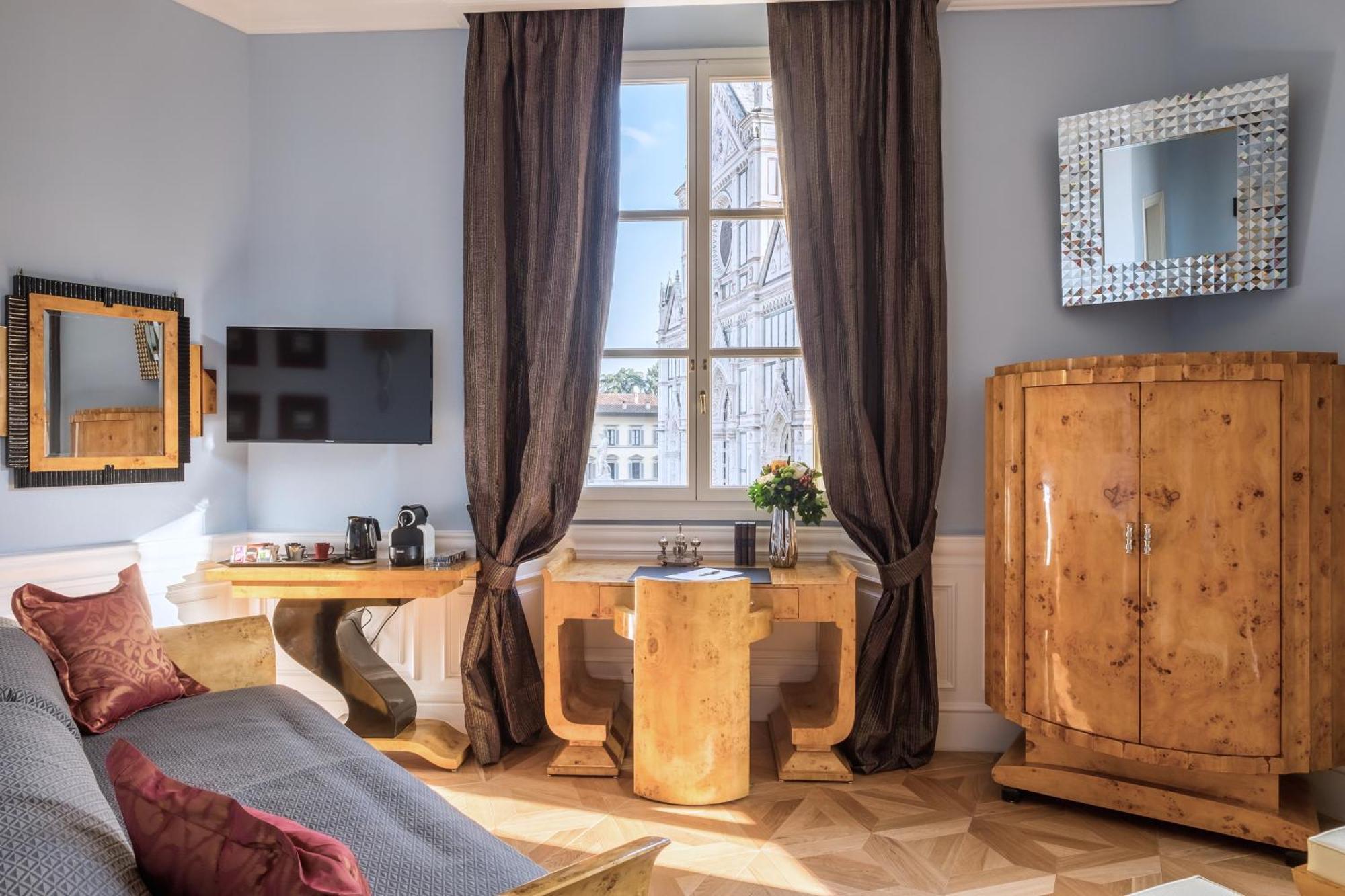 Deluxe King Room City View