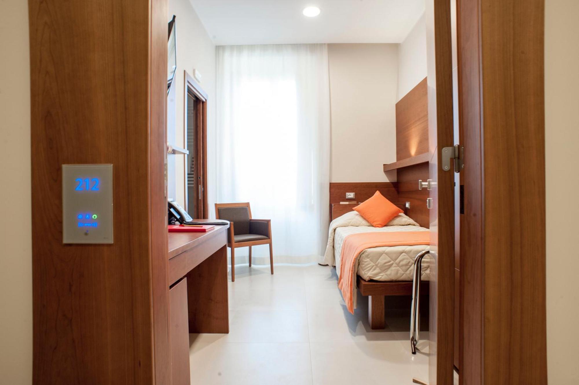 Single Room,710775742:JPEG