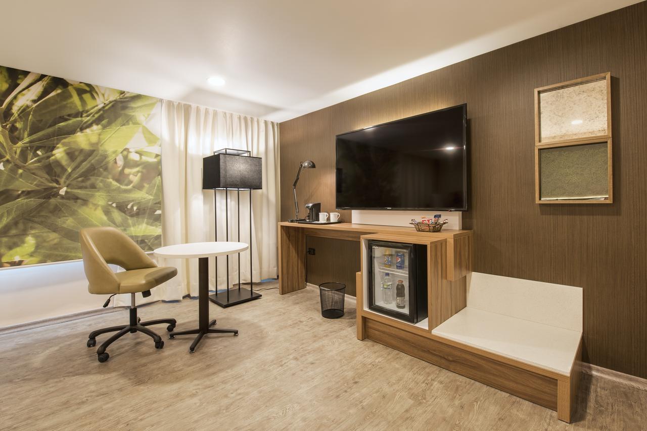 King Junior Suite or Garden Floor,1756518951:JPEG