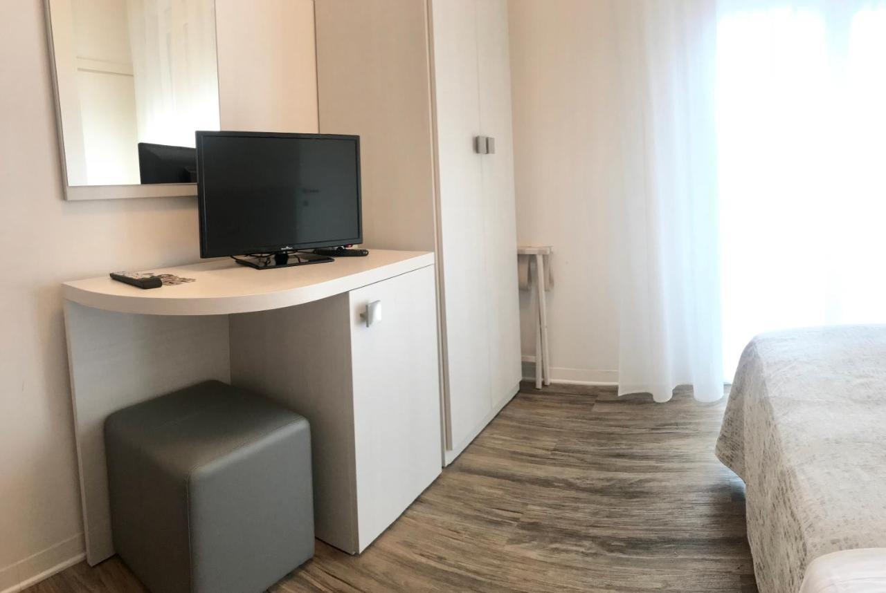 Single Room,724404250:JPEG