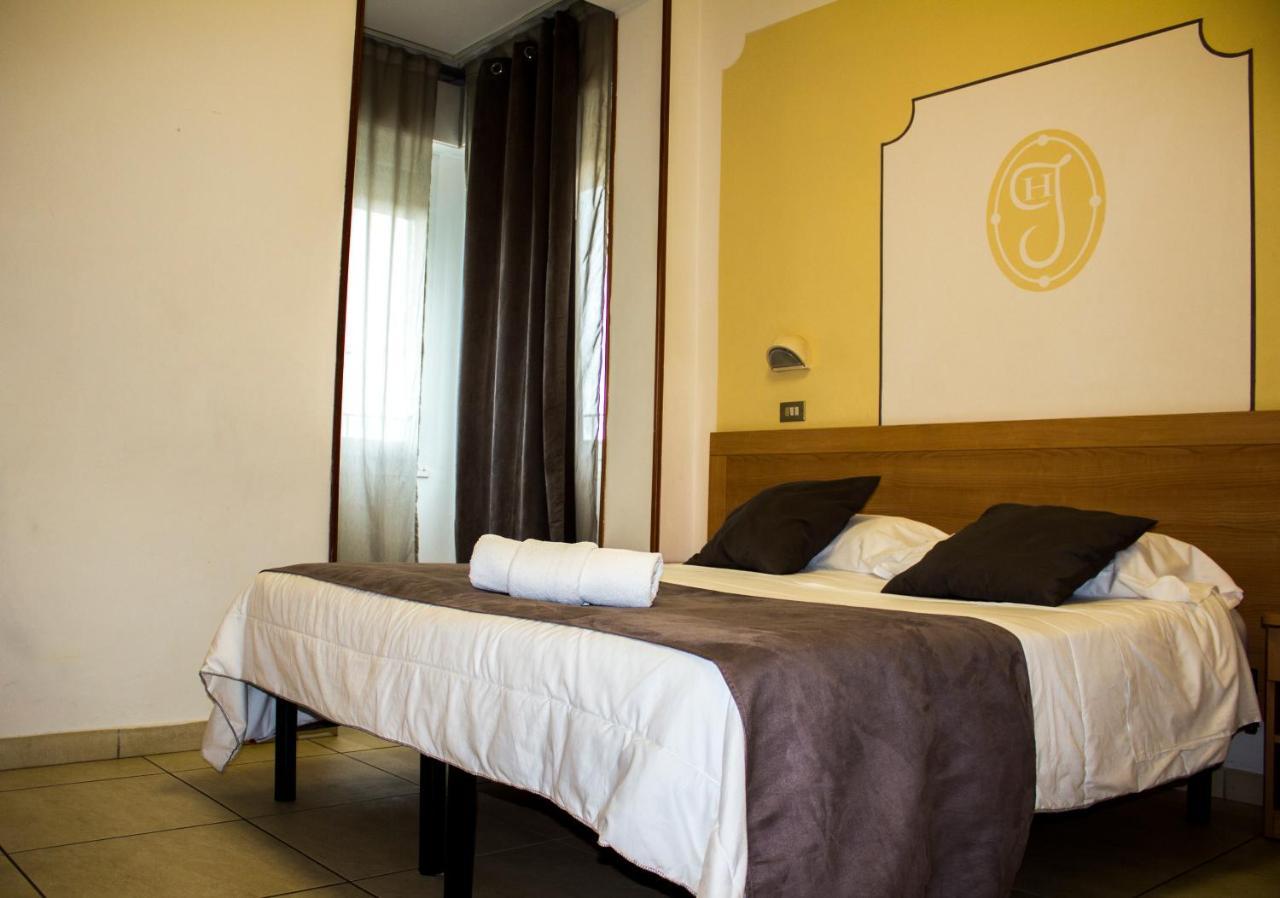 Standard Double or Twin Room,1355064128:JPEG