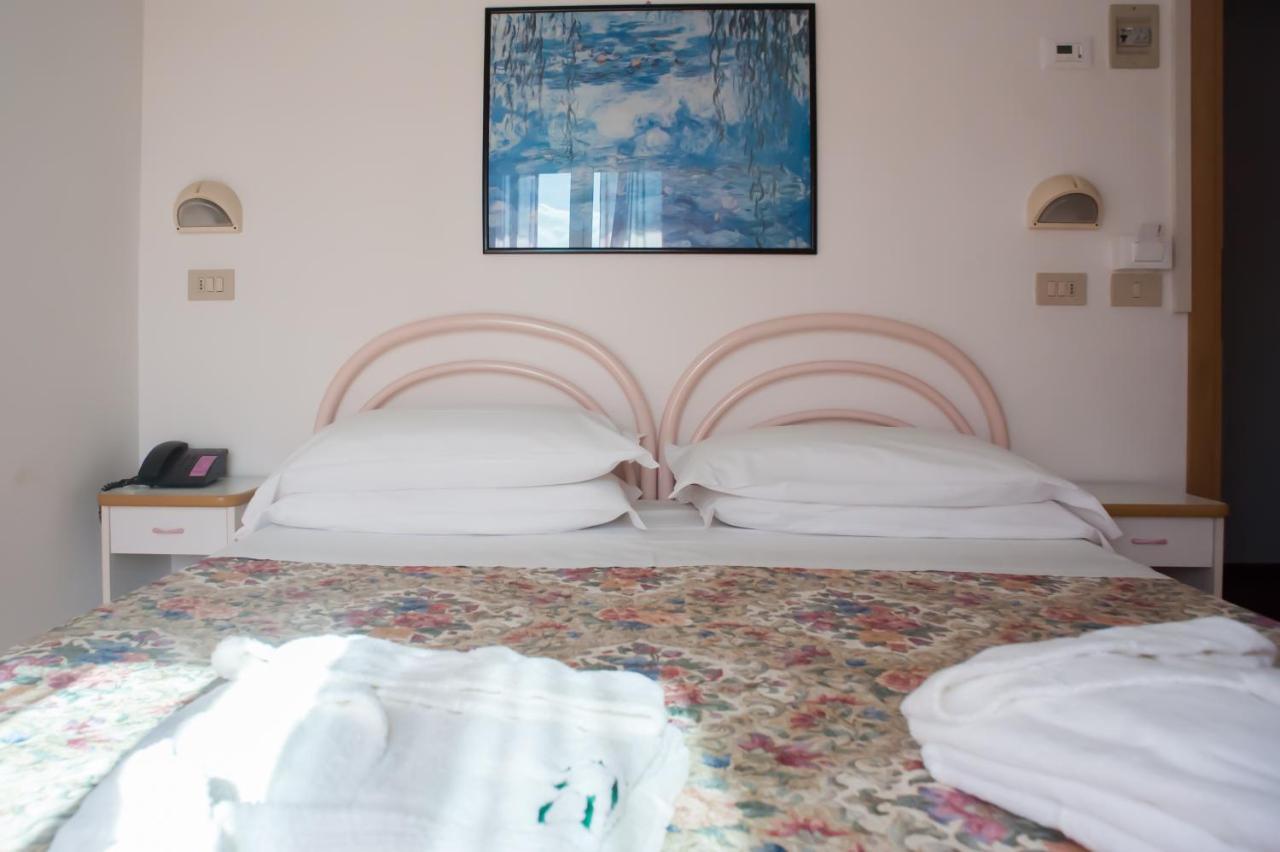 Standard Single Room,738961204:JPEG
