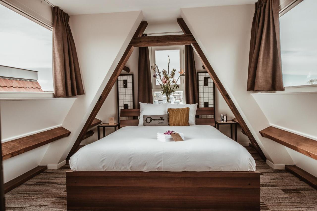 Large Double Room Attic,710342467:JPEG
