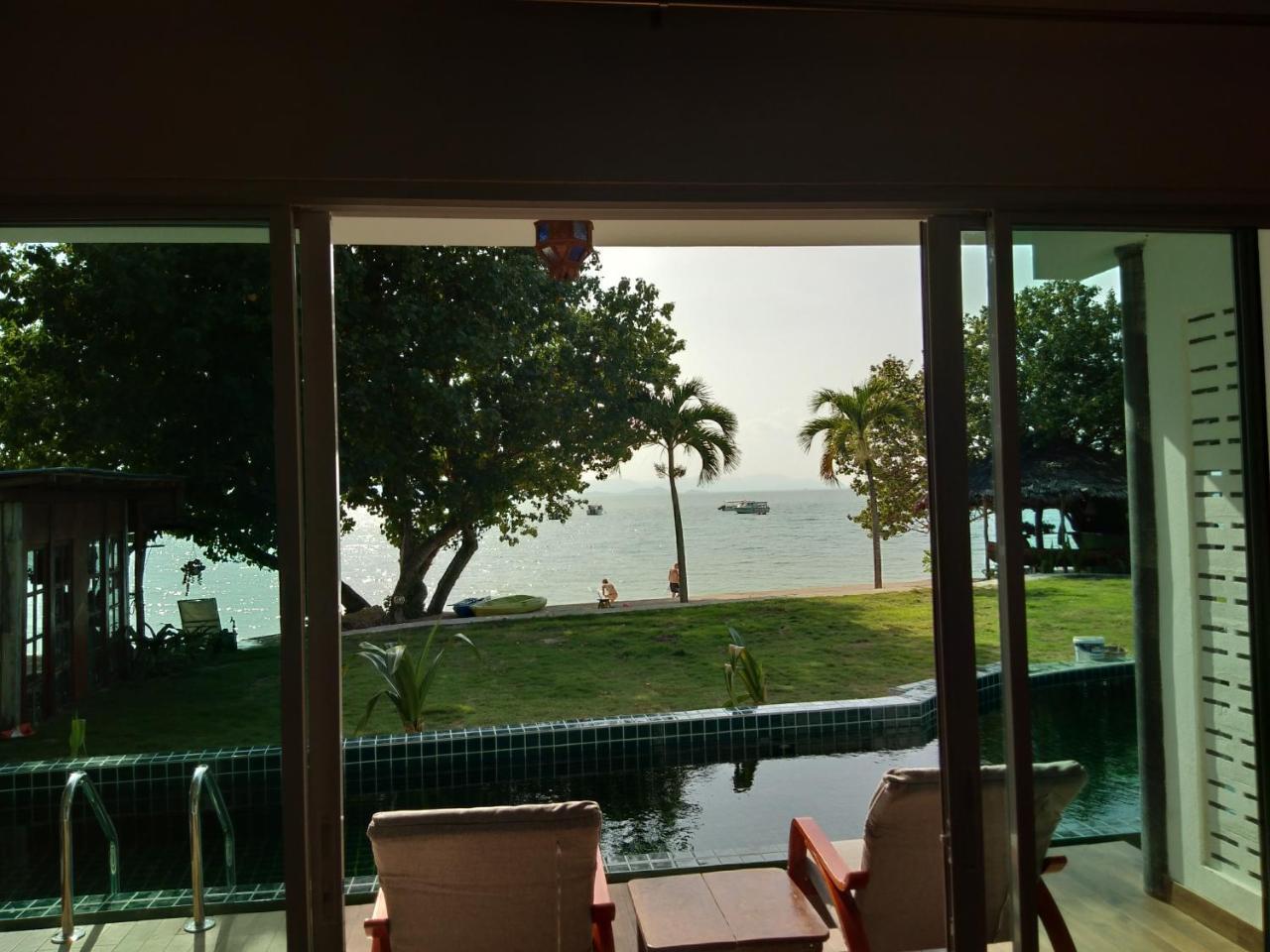 Vila à Beira-Mar com Piscina
