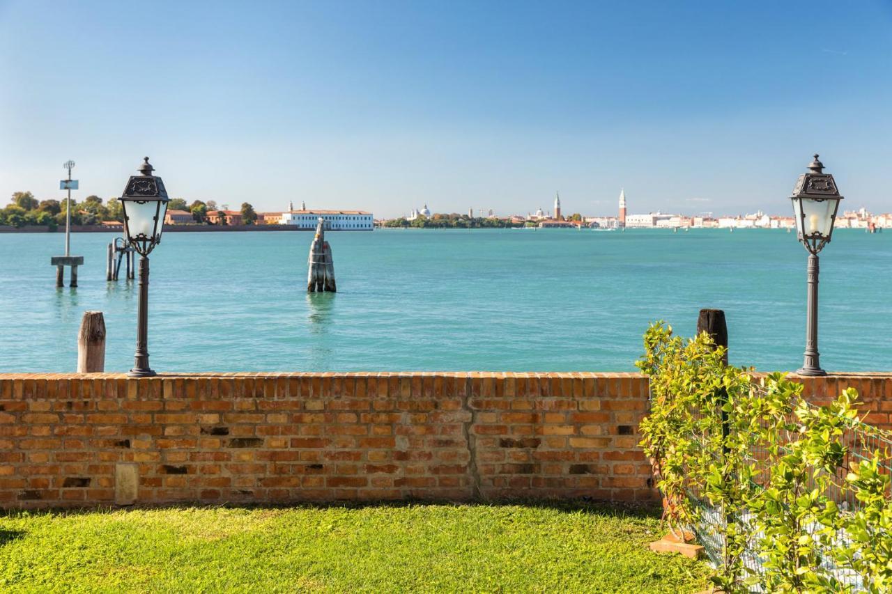 Suite Private Garden Lagoon View