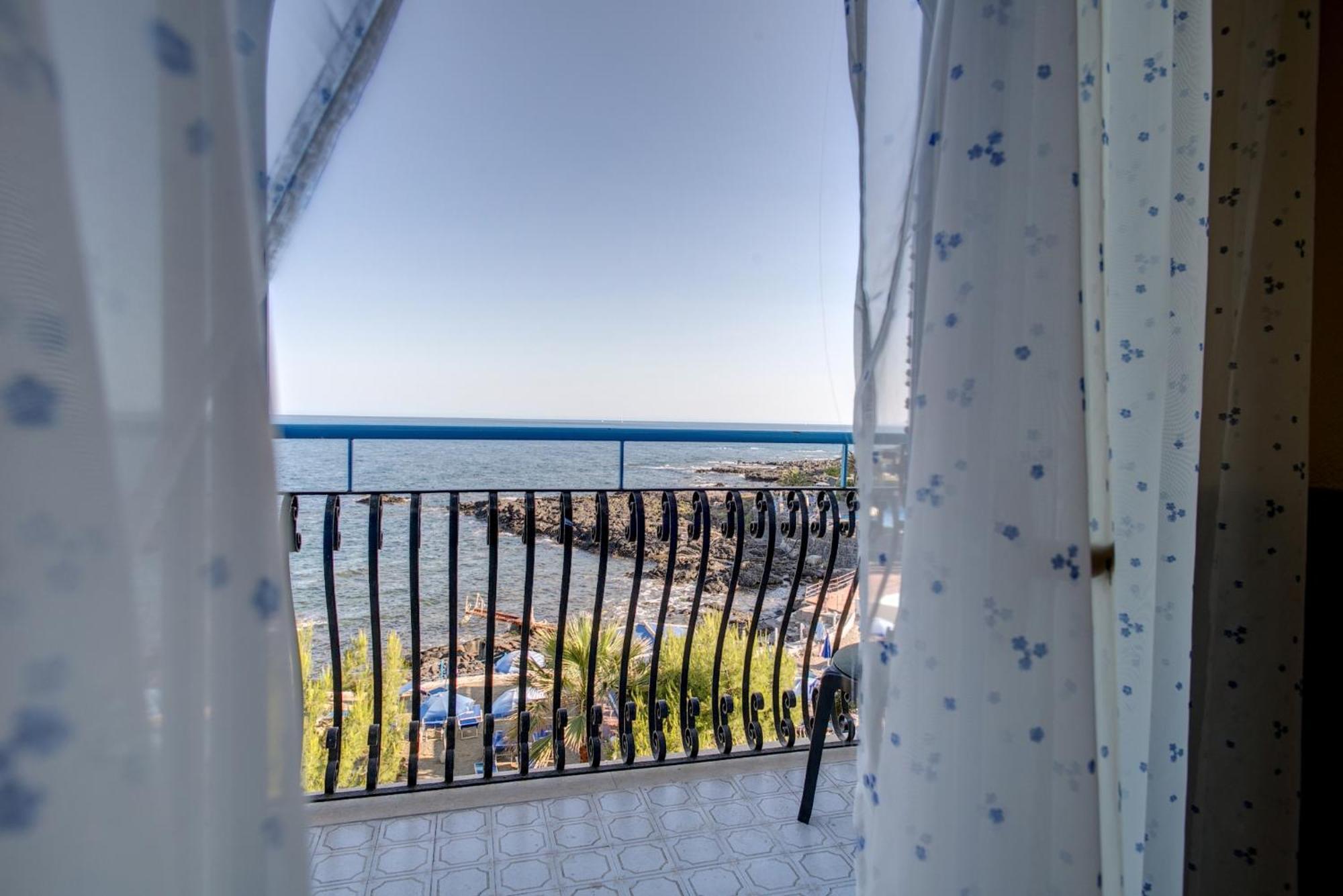 Double or Twin Room Sea View