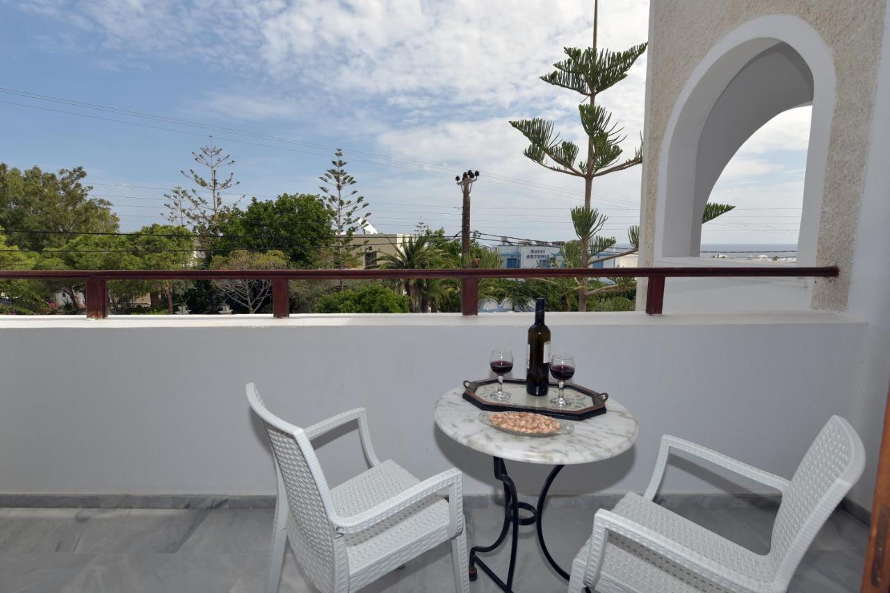 One-Bedroom Apartment Pool Sea View