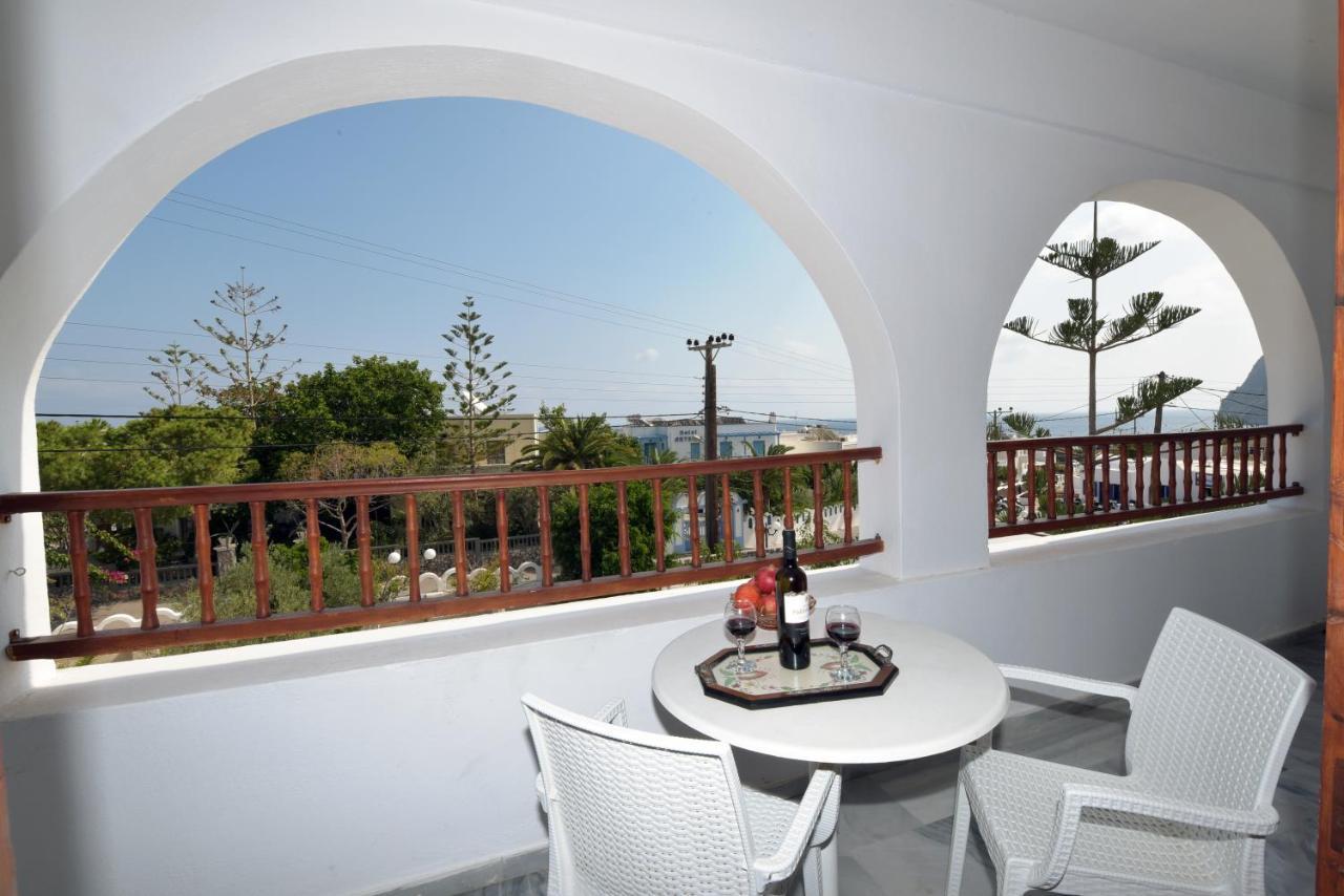 Superior One-Bedroom Apartment Pool Sea View