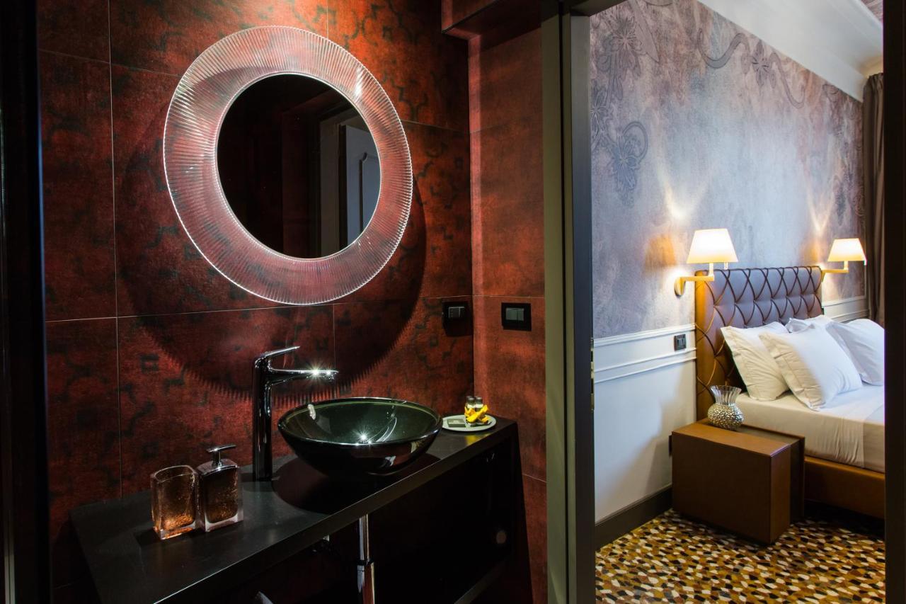 Deluxe Double Room with Canal View
