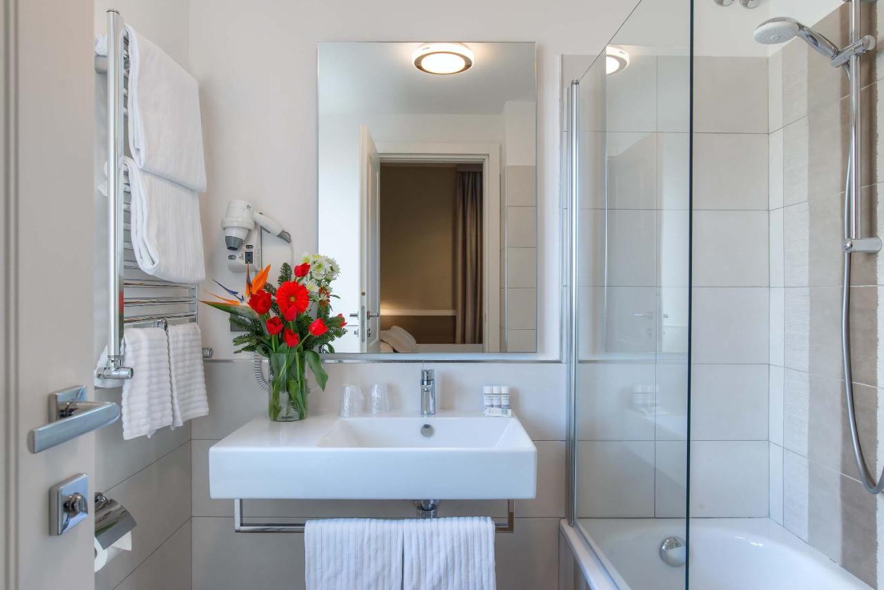 Family Room,1274786731:JPEG