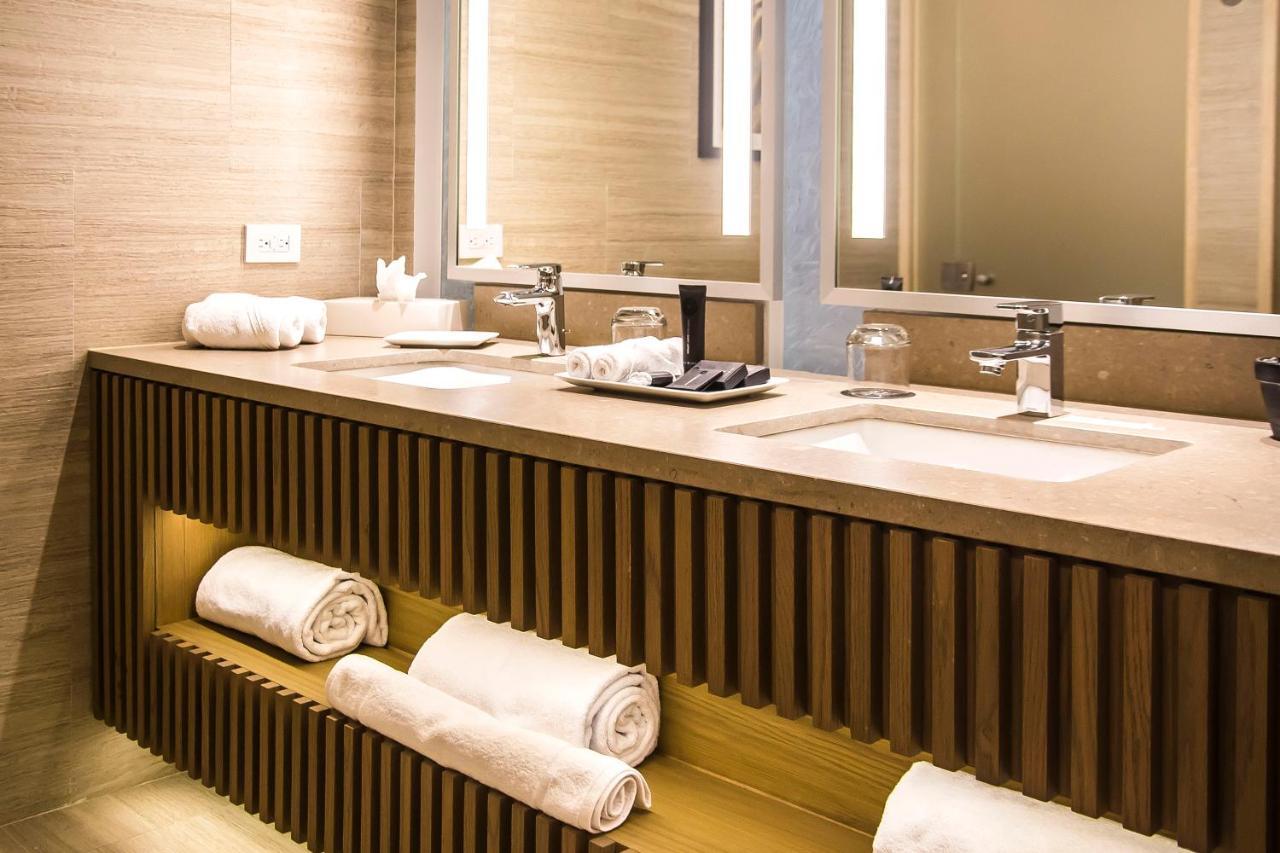 Deluxe Kamer met Kingsize Bed en Gedeeltelijk Uitzicht op de Oceaan