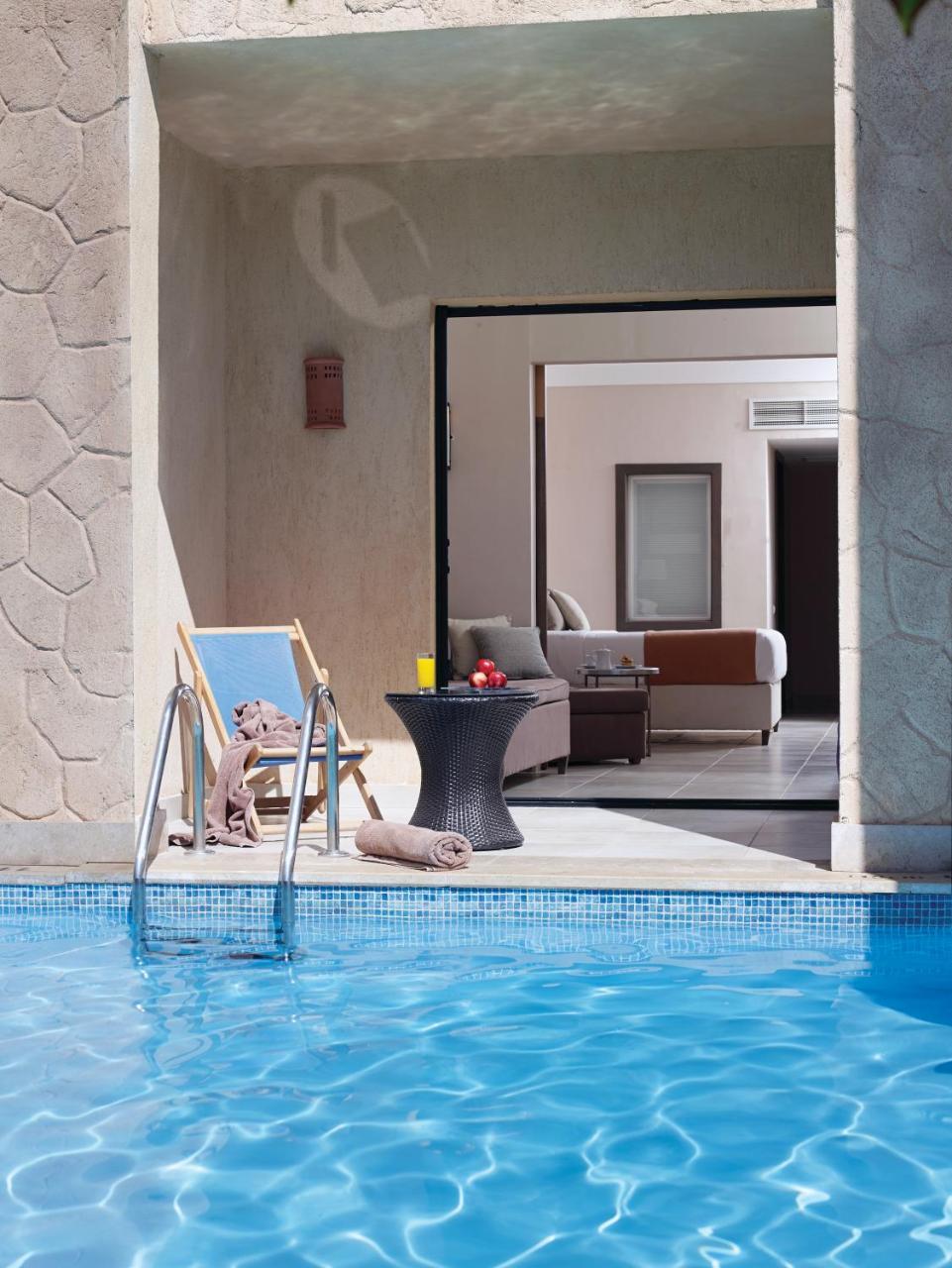Familienzimmer mit direktem Poolzugang