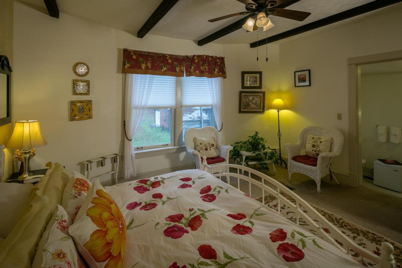 Aunt Doris Room 2