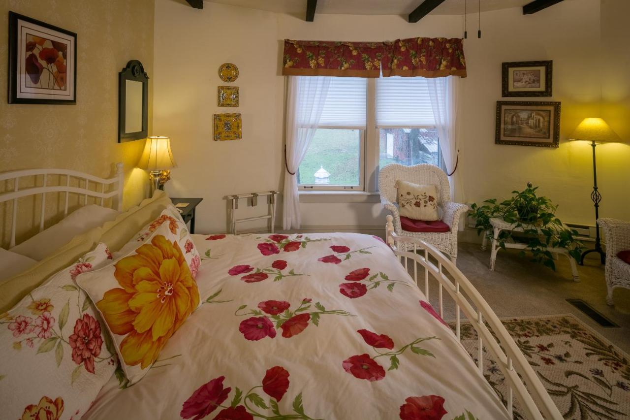 Aunt Doris Room 2