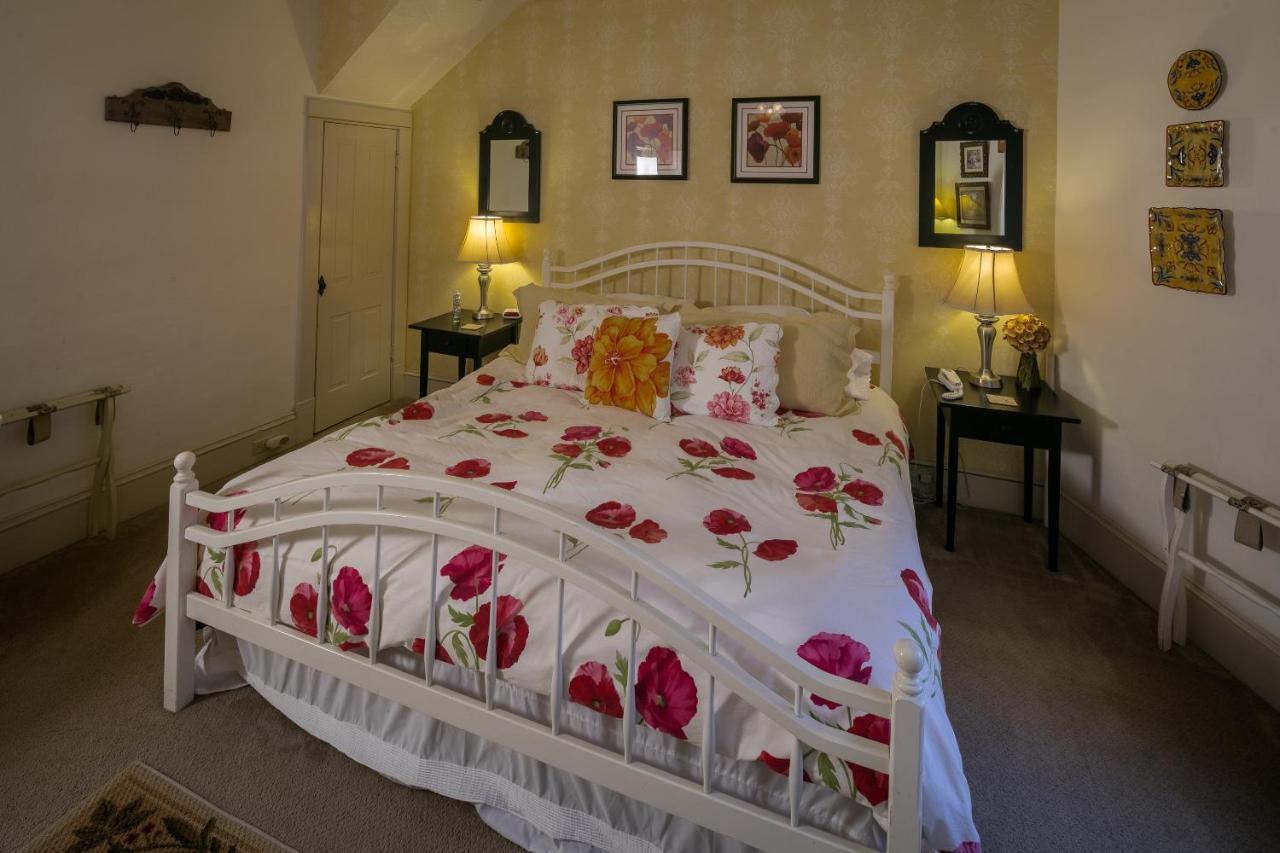 Aunt Doris Room 2