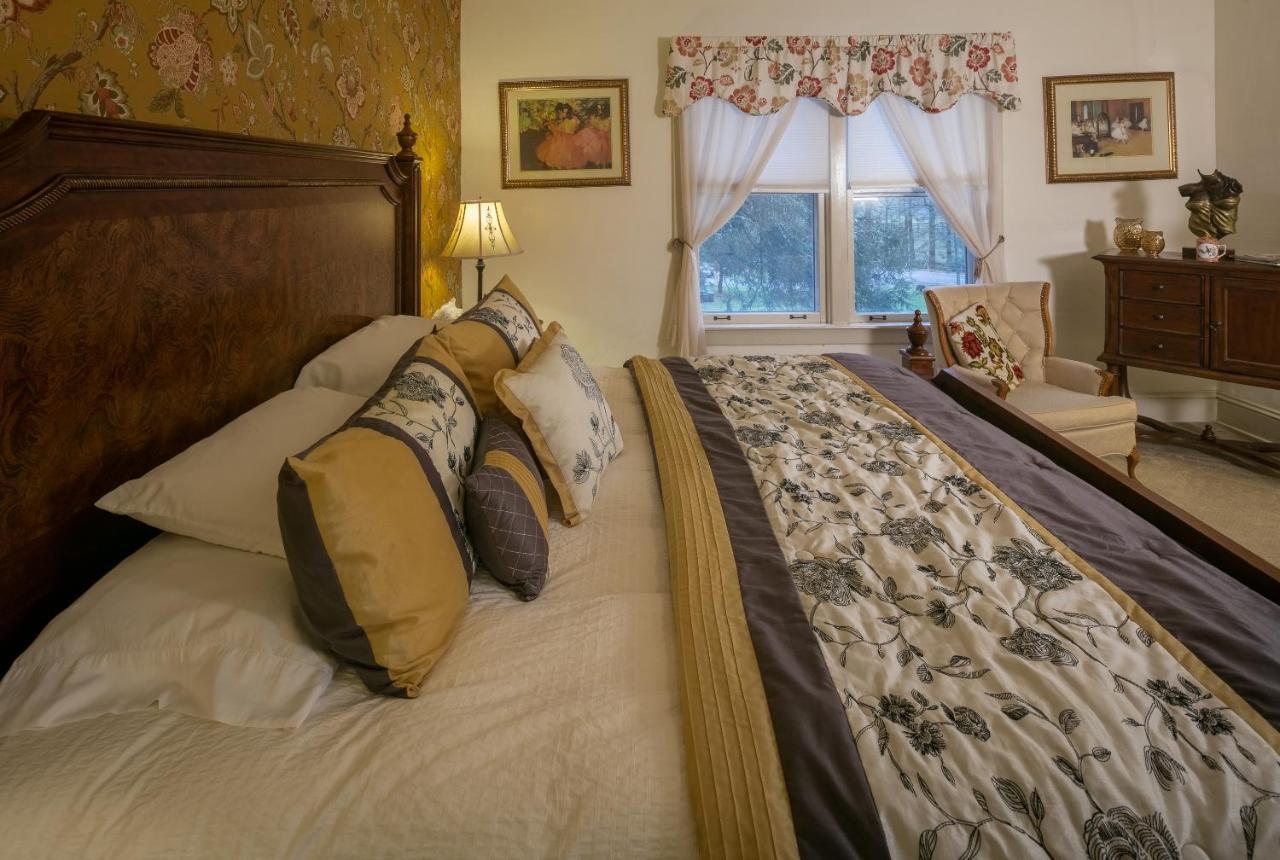 Uncle Gilbert Room 3