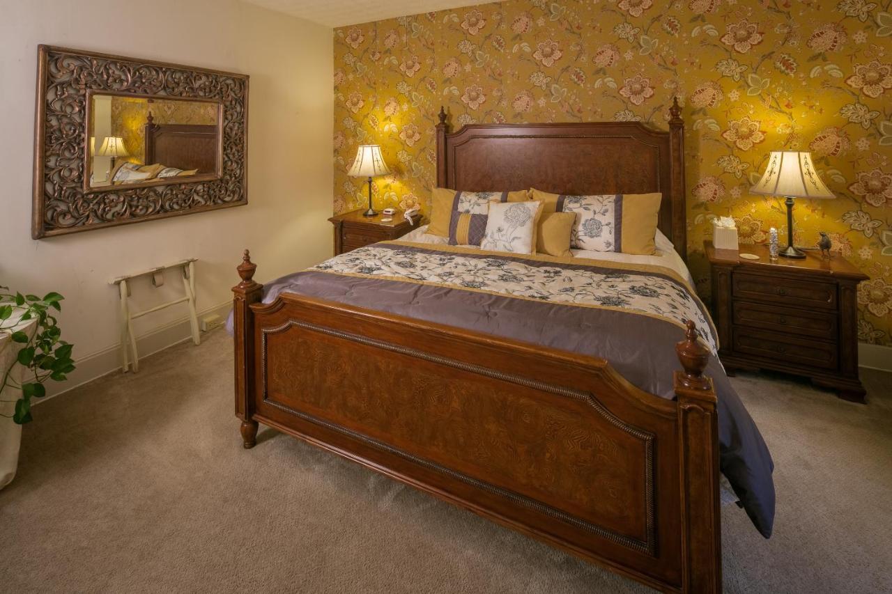 Uncle Gilbert Room 3