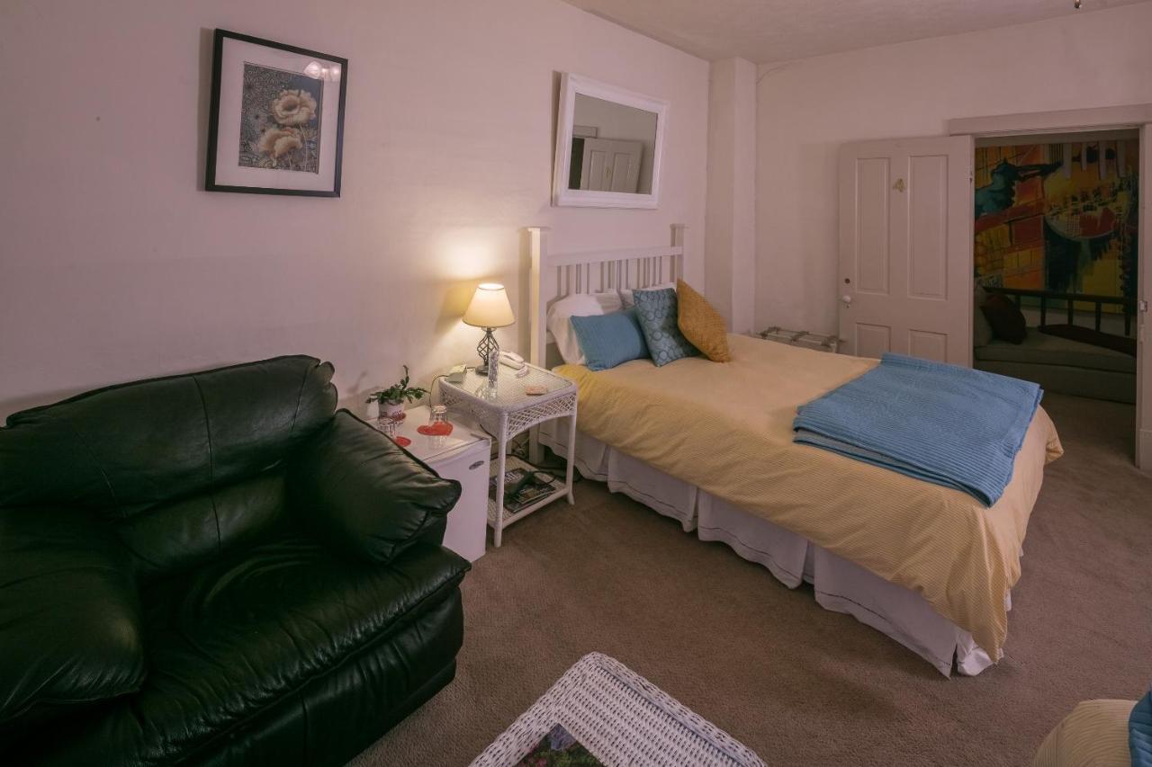 Gordon & Henry Room 4