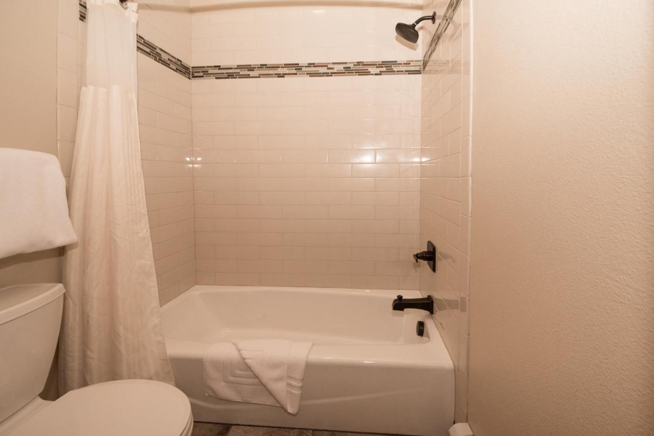 Deluxe Queen Room with Two Queen Beds