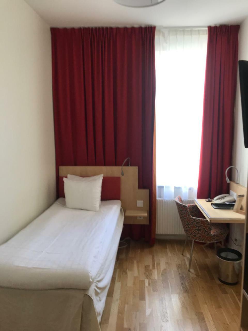 Single Room,779097372:JPEG