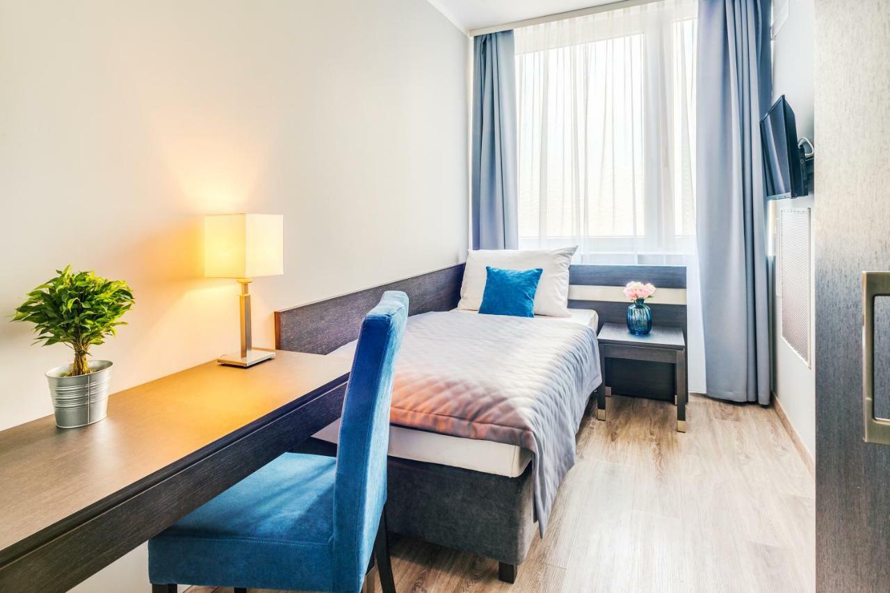 Single Room,779908593:JPEG