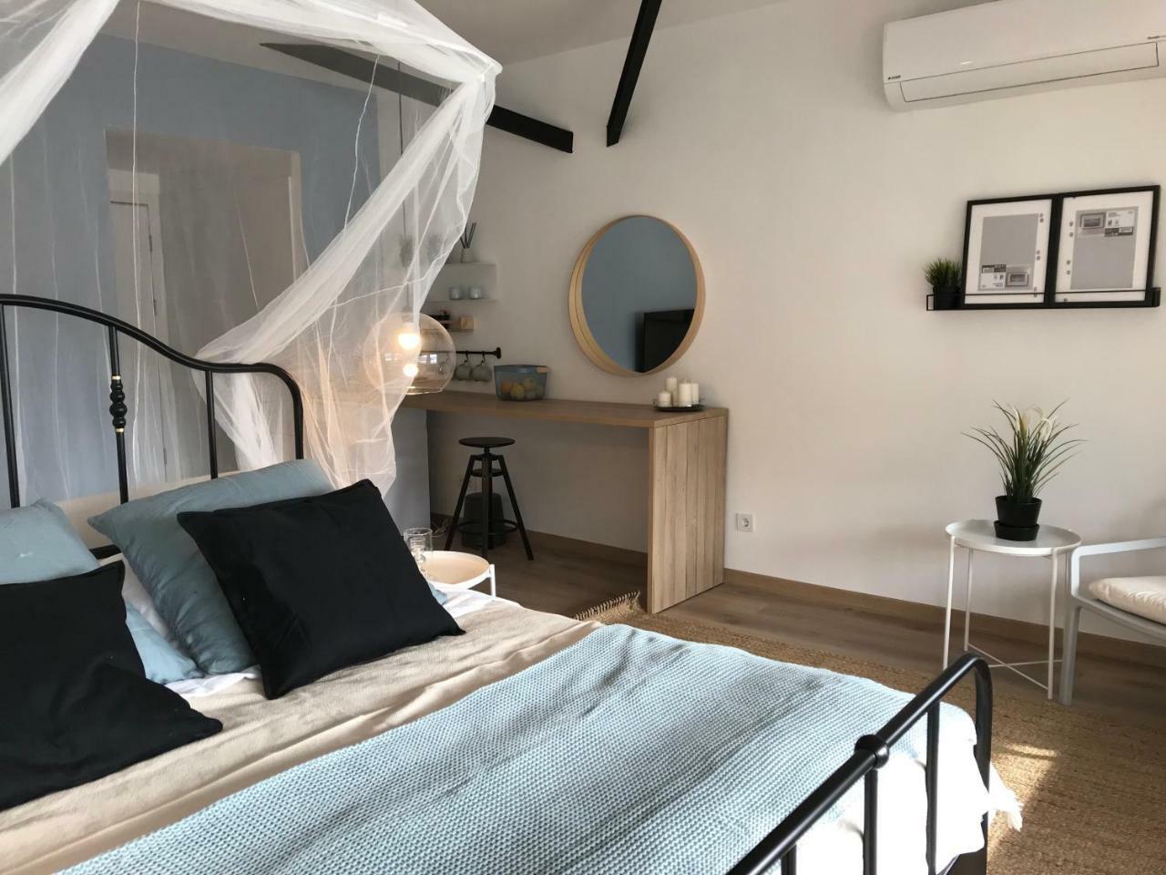 Deluxe Double Room with Balcony and Sea View