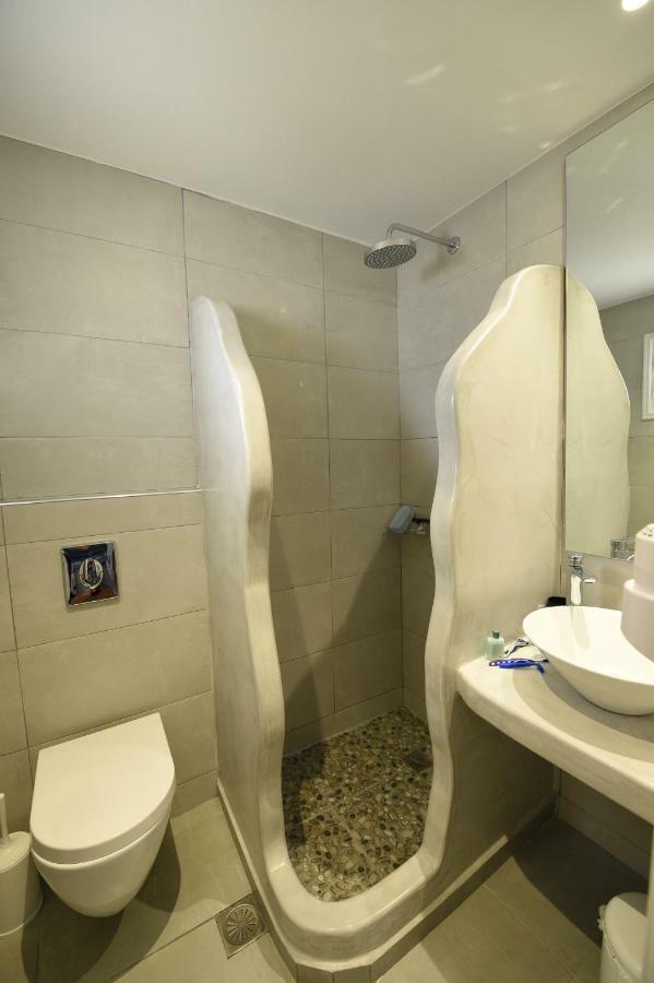 One-Bedroom Apartment Pool Sea View