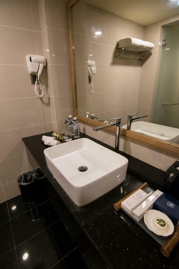 Ocean Suite with Balcony,833306204:JPEG