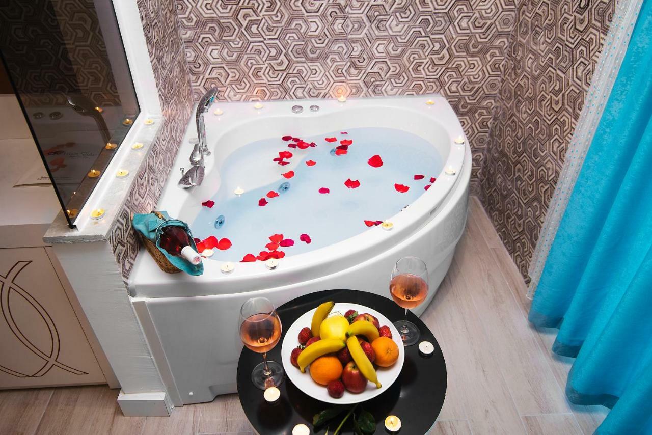 Deluxe Indoor Jacuzzi Room
