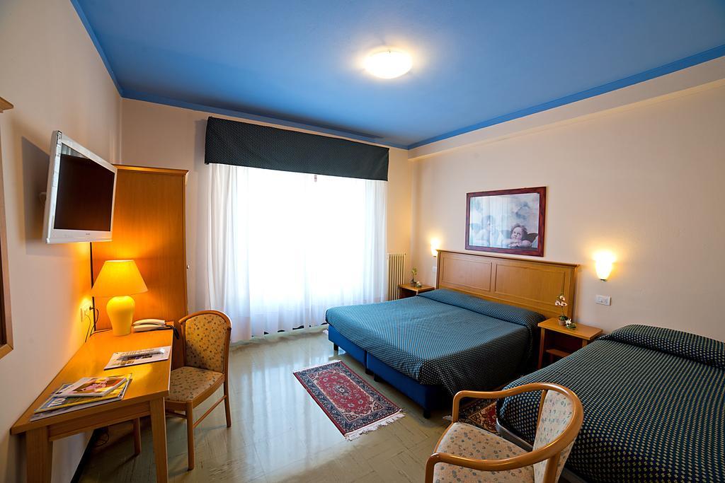 Superior Doppelzimmer mit Zustellbett und Seeblick