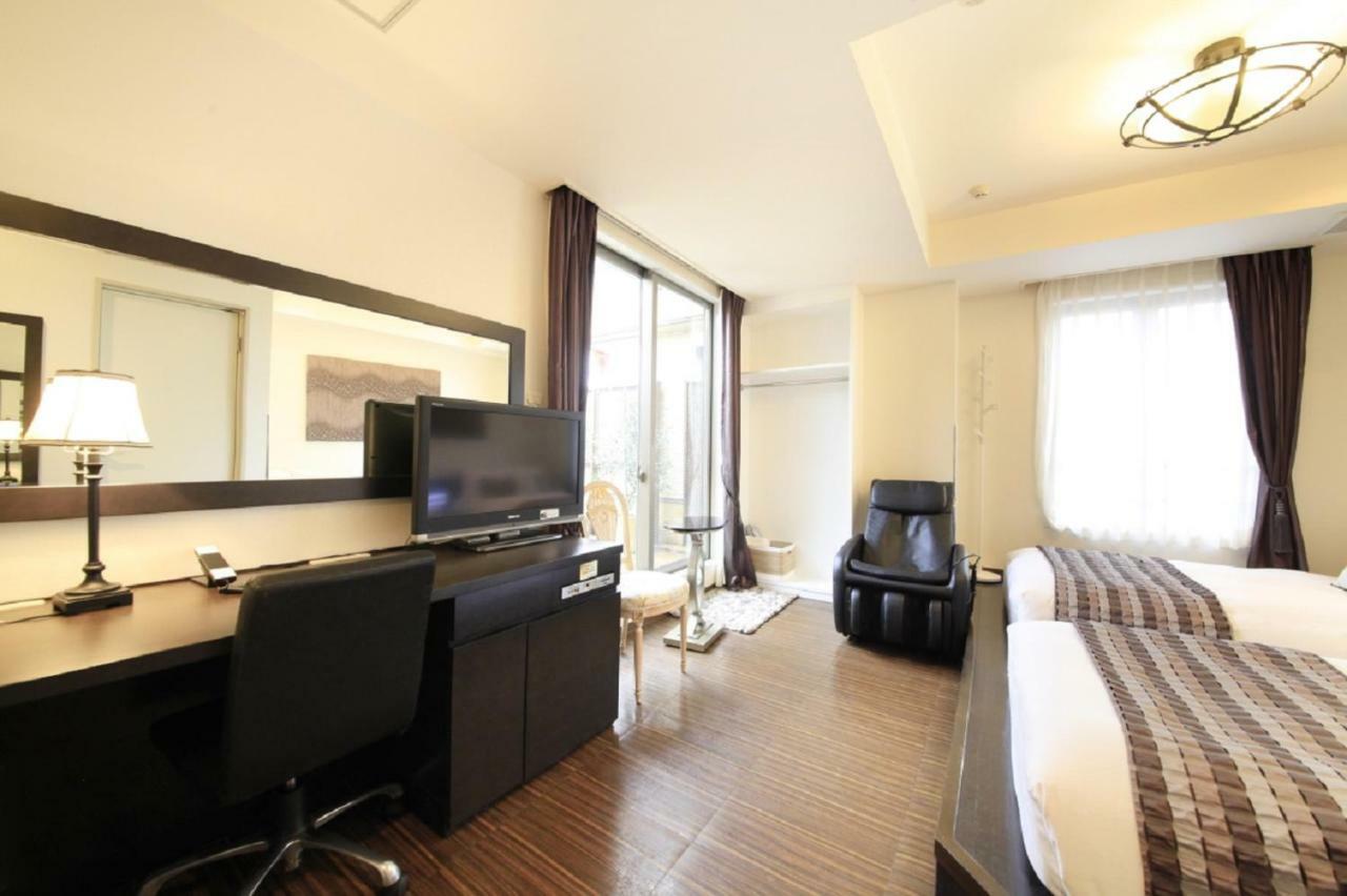 Quarto com 2 Camas de Solteiro e Varanda