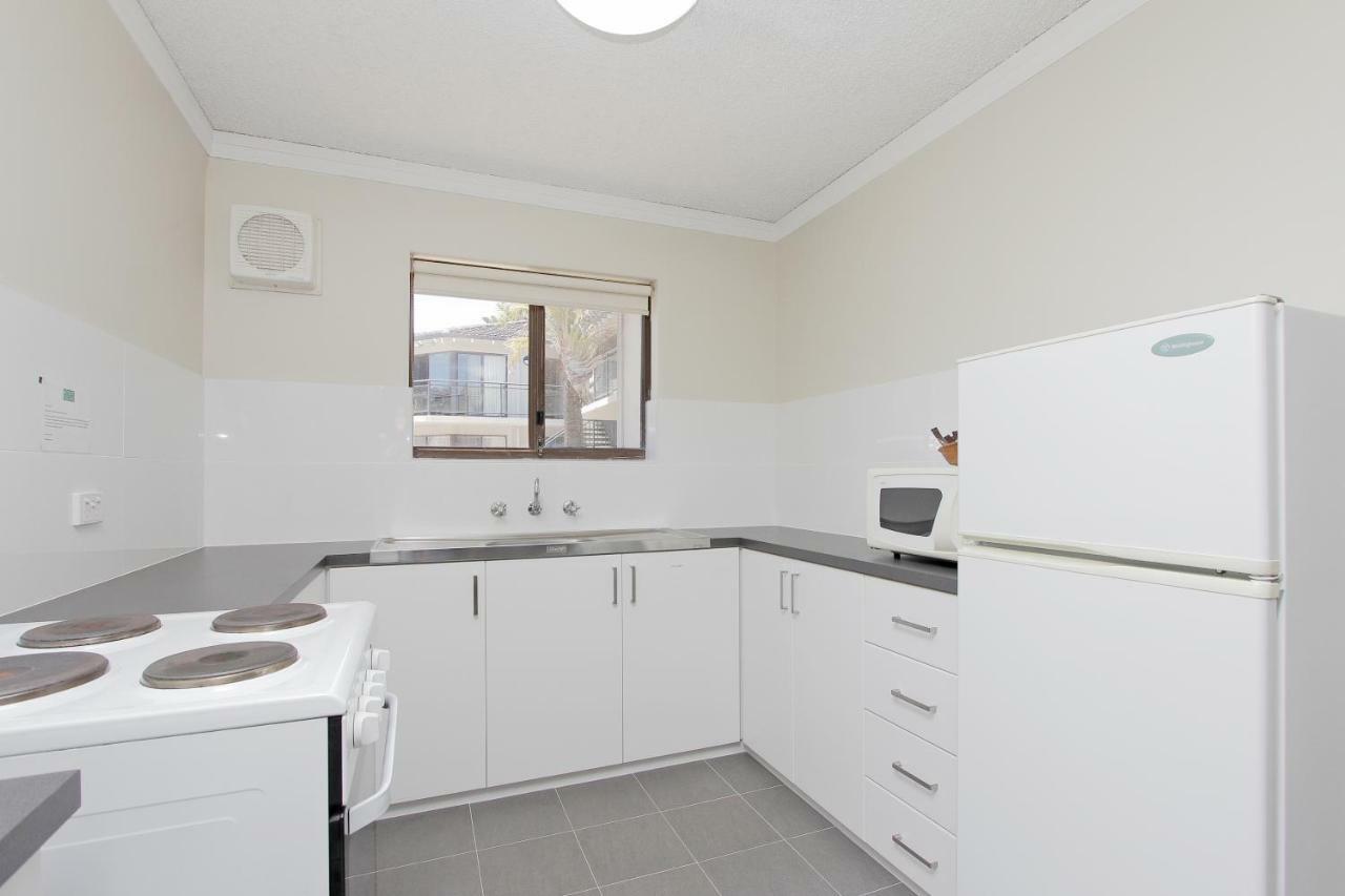 Two-Bedroom Apartment,1220255086:JPEG