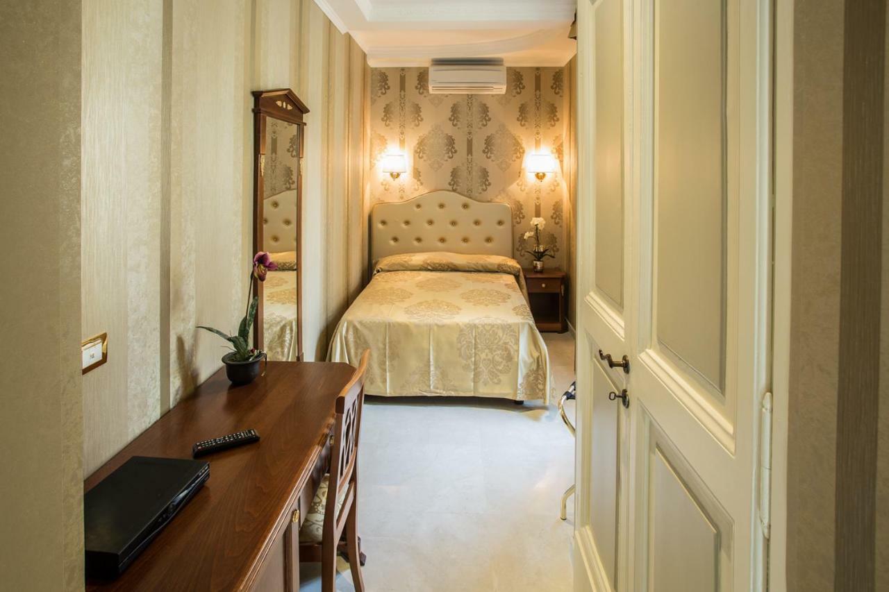 Single Room,817078760:JPEG