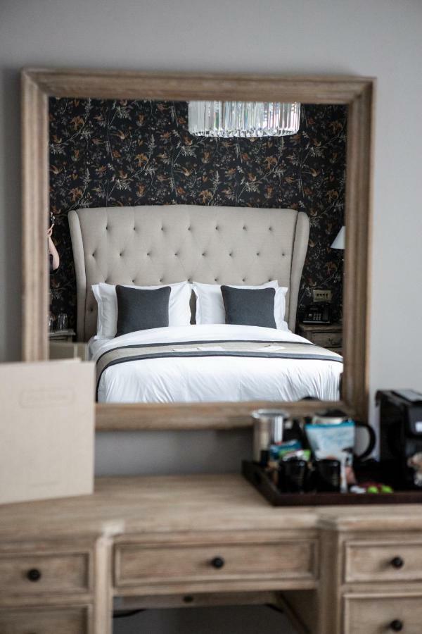Deluxe Double Room with Bath,819085220:JPEG