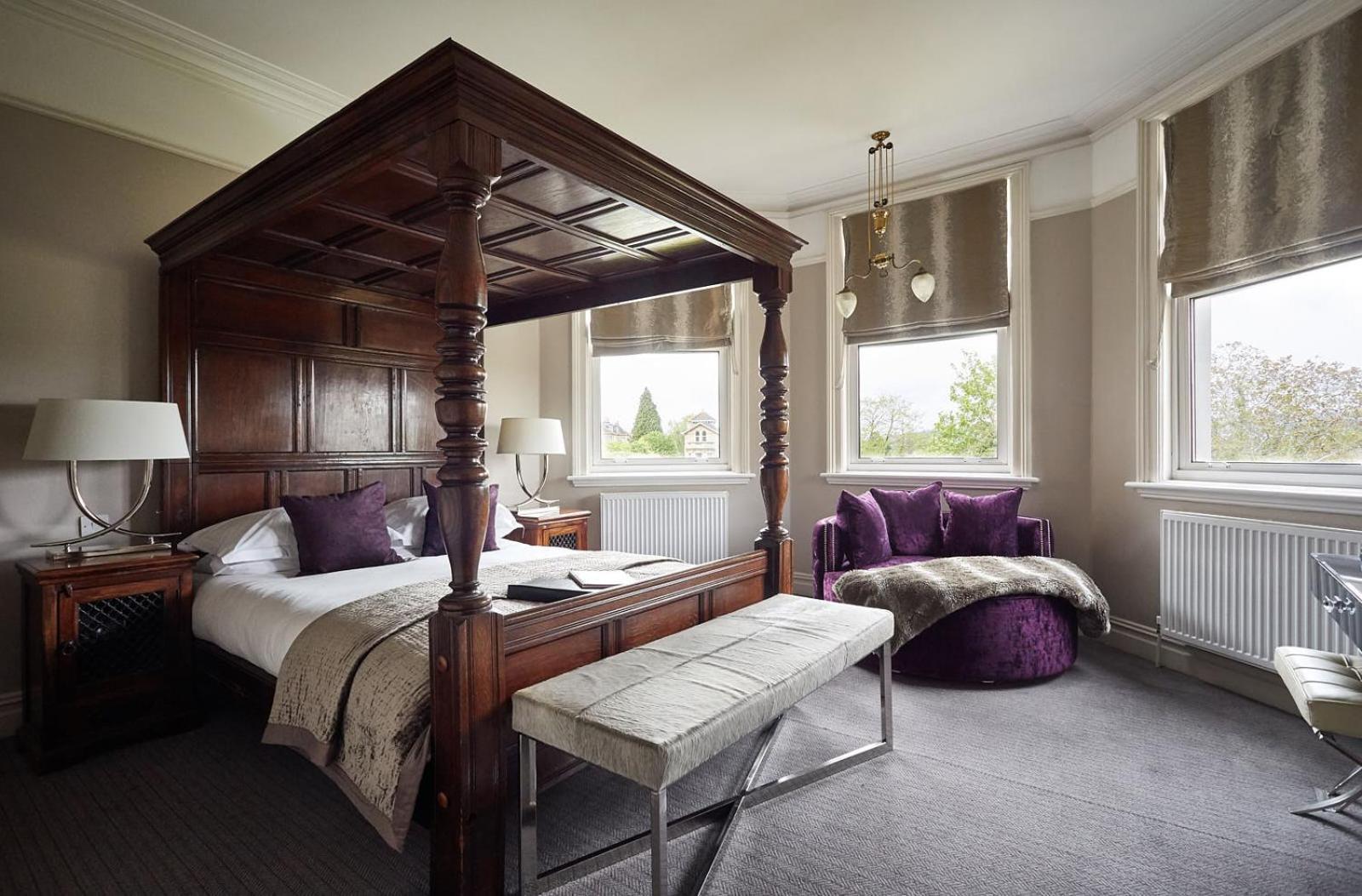 Four Poster Room City Views
