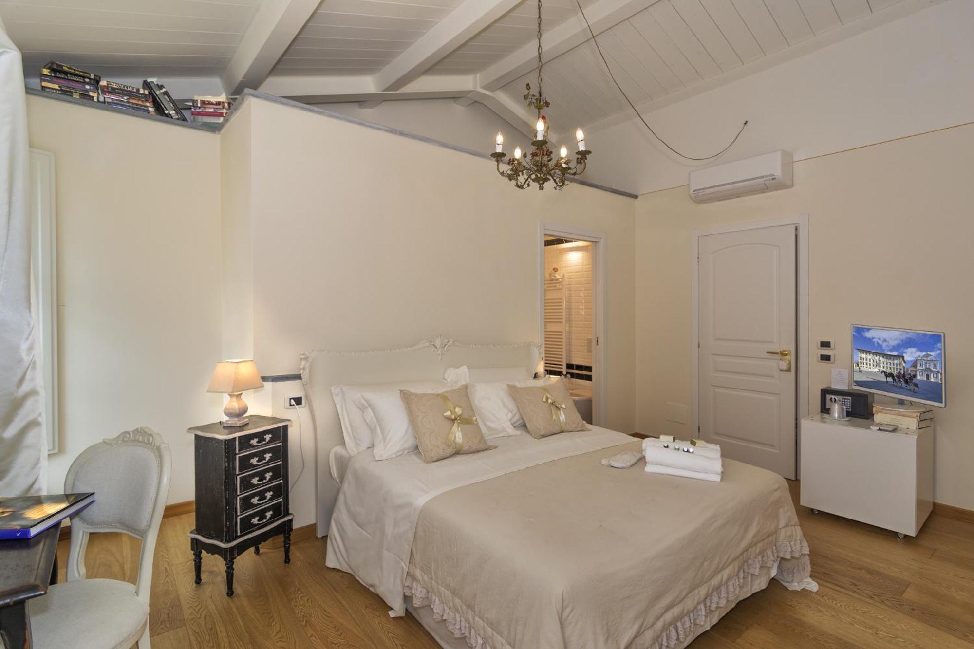 Quadruple Room with Private Bathroom