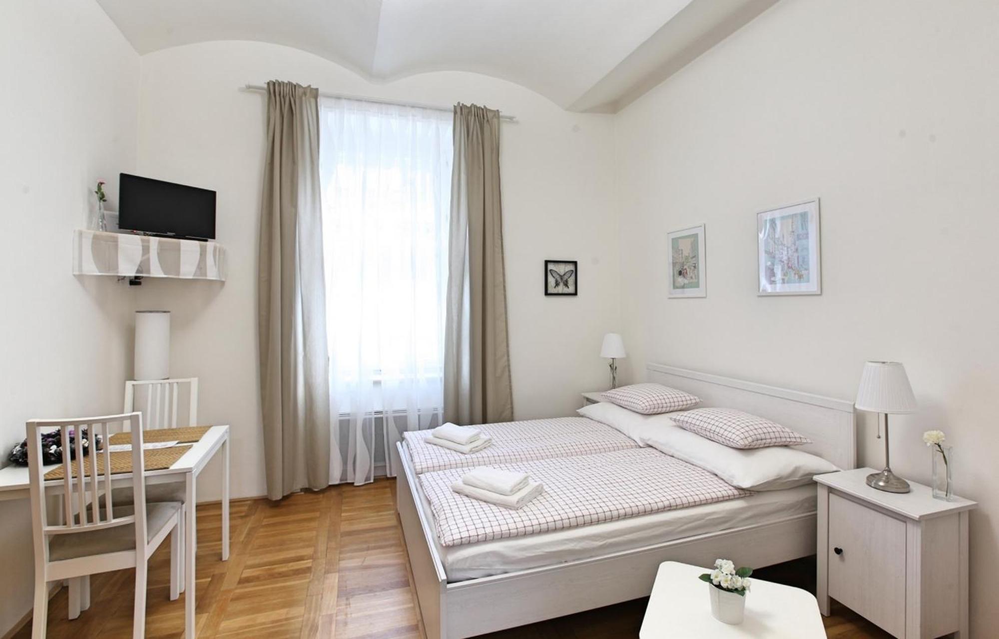 One-Bedroom Apartment,823667360:JPEG