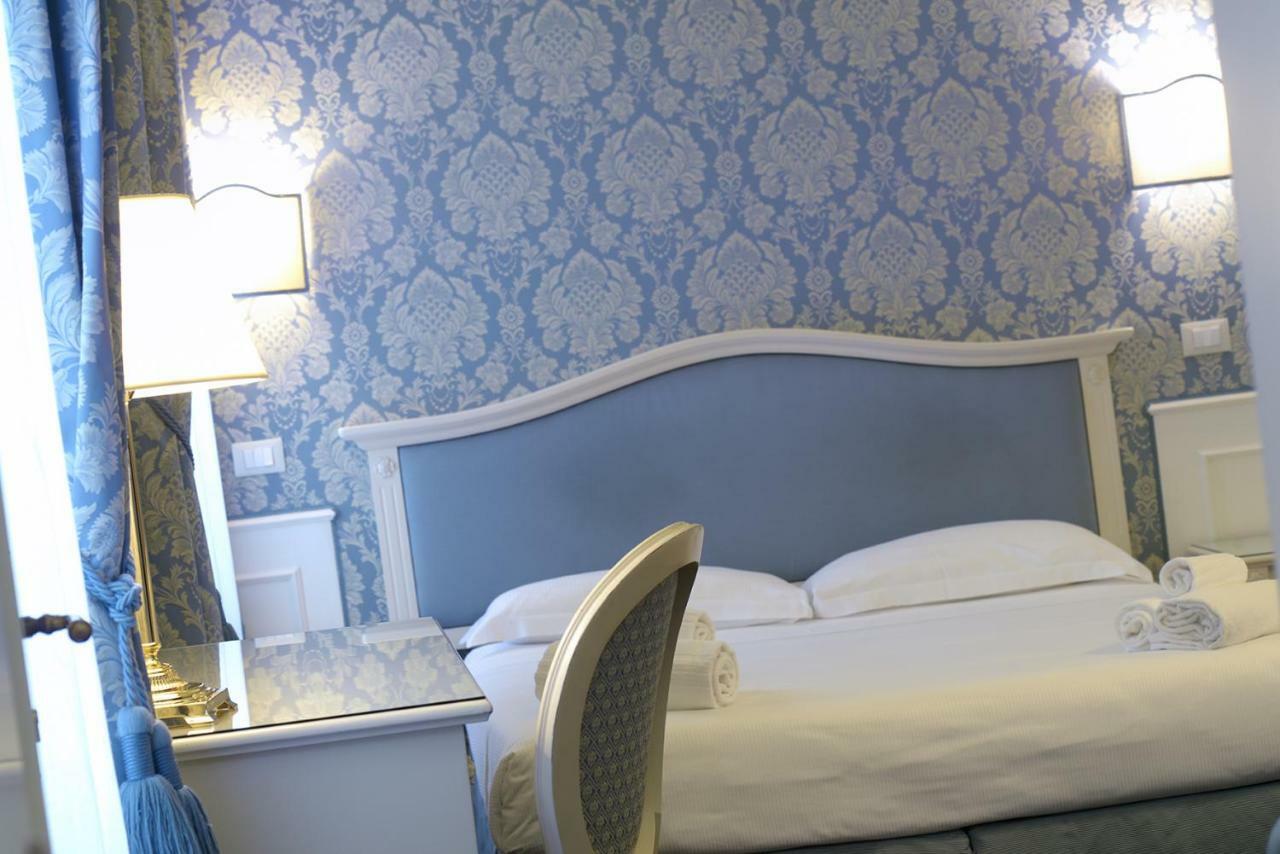 Deluxe Double or Twin Room Canal View