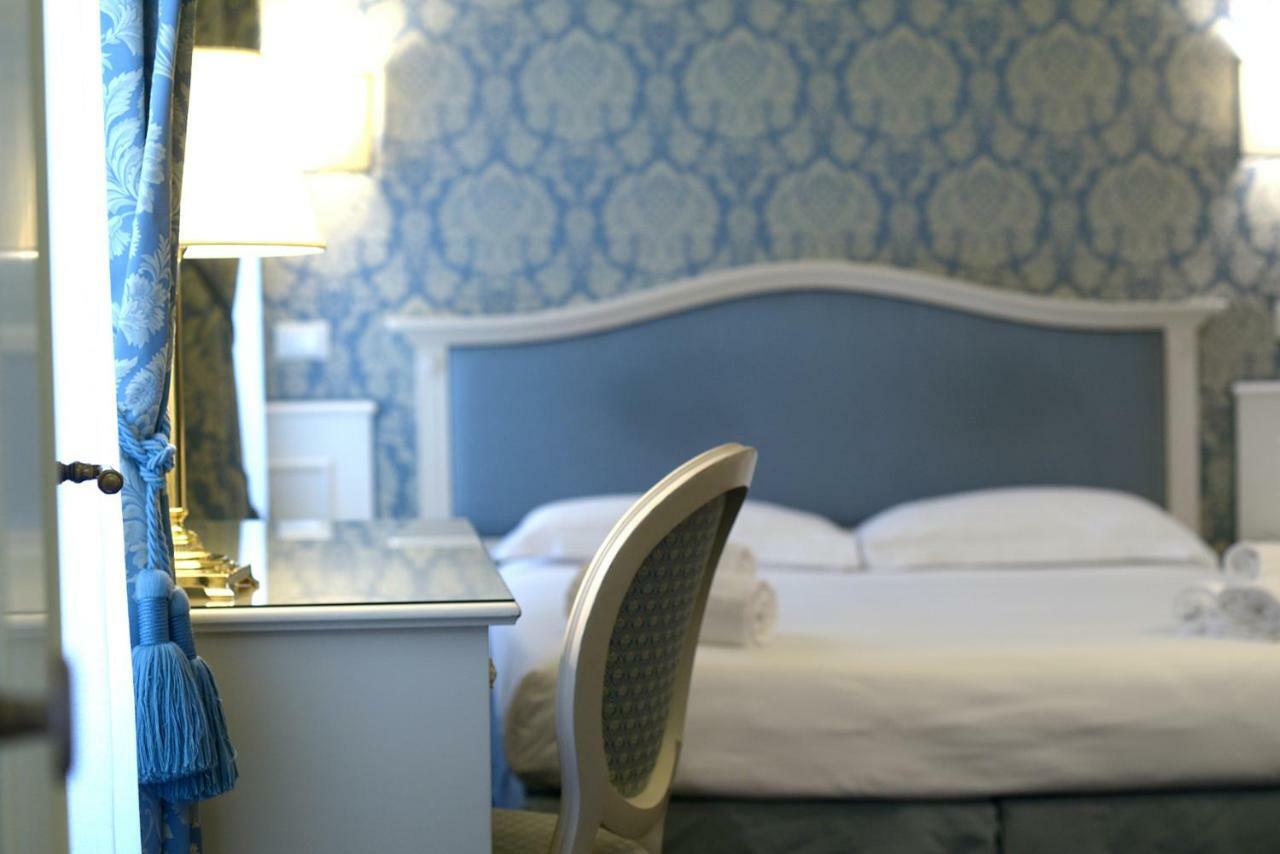 Deluxe Double or Twin Room Canal View