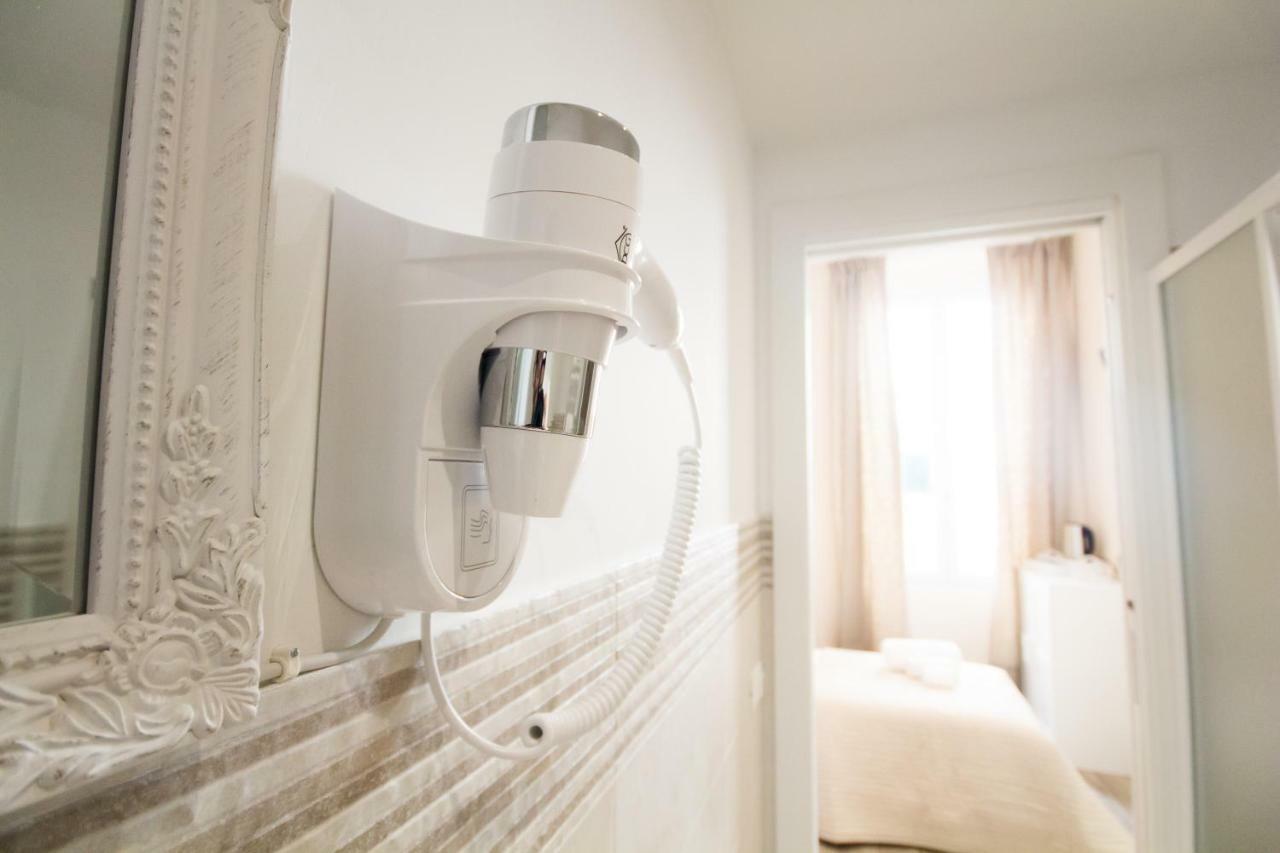 Single Room Private Bathroom