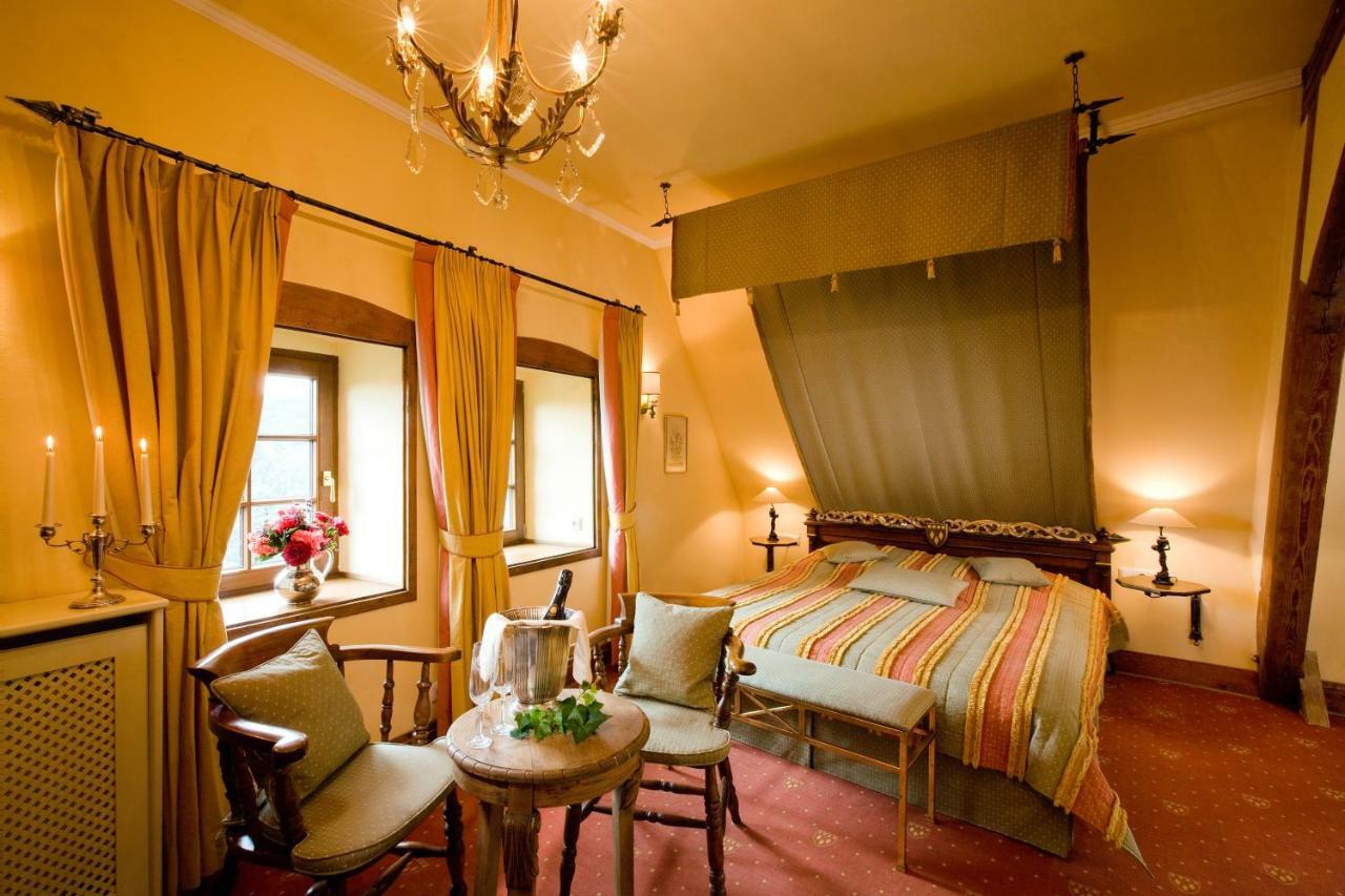 Doppelzimmer mit Whirlpool-Badewanne