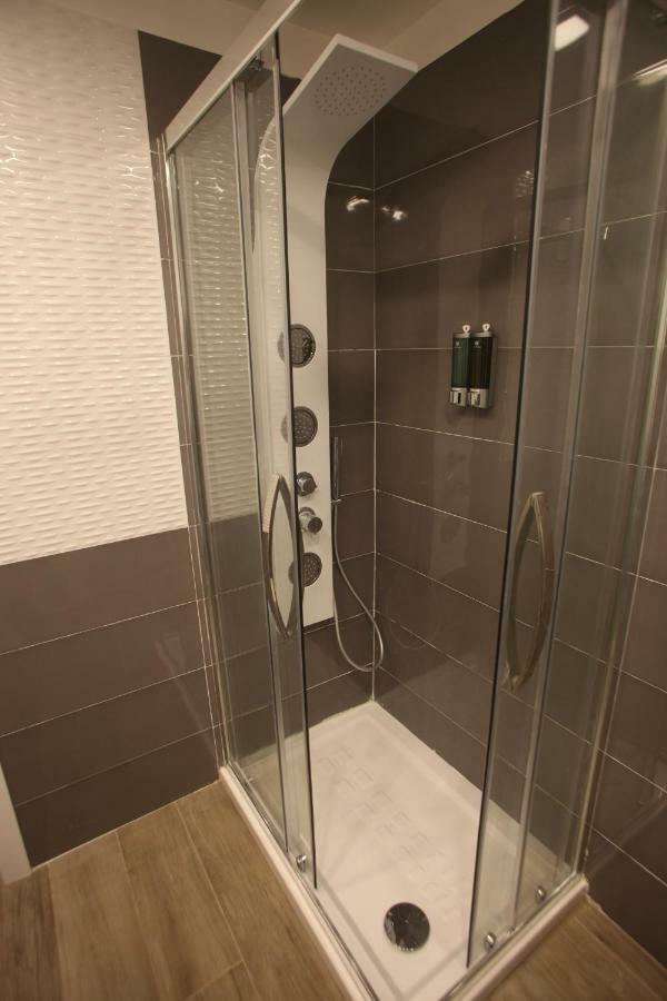 Twin Room Private Bathroom
